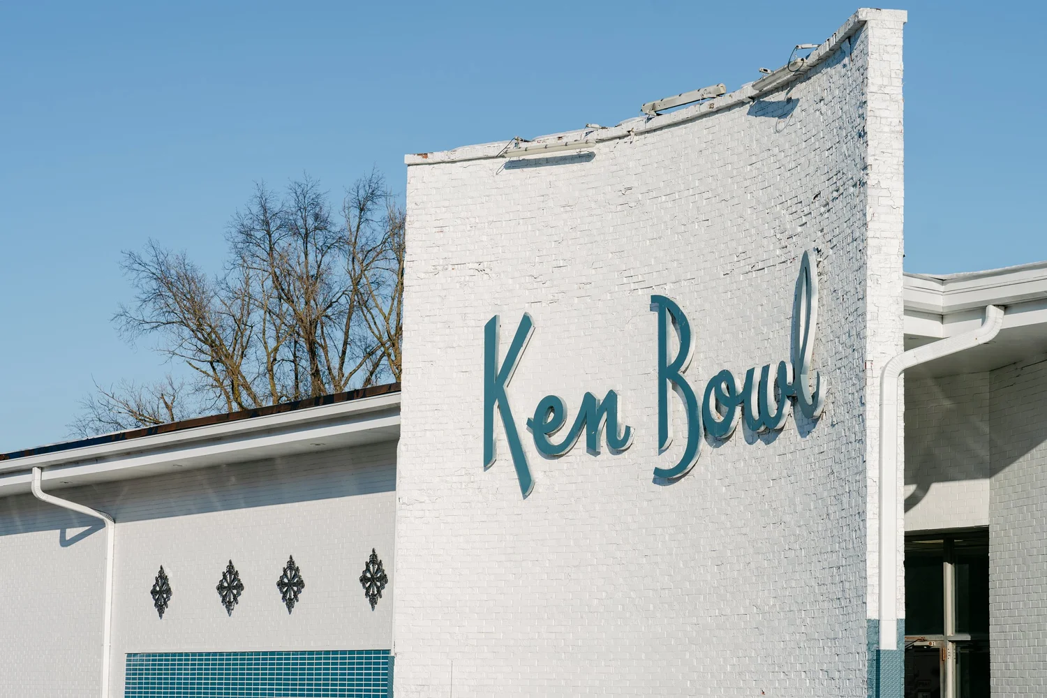 Exterior view of Ken Bowl's building. Opens directions in Google Maps. (Photo by Chris Carter/Chris Carter Media)