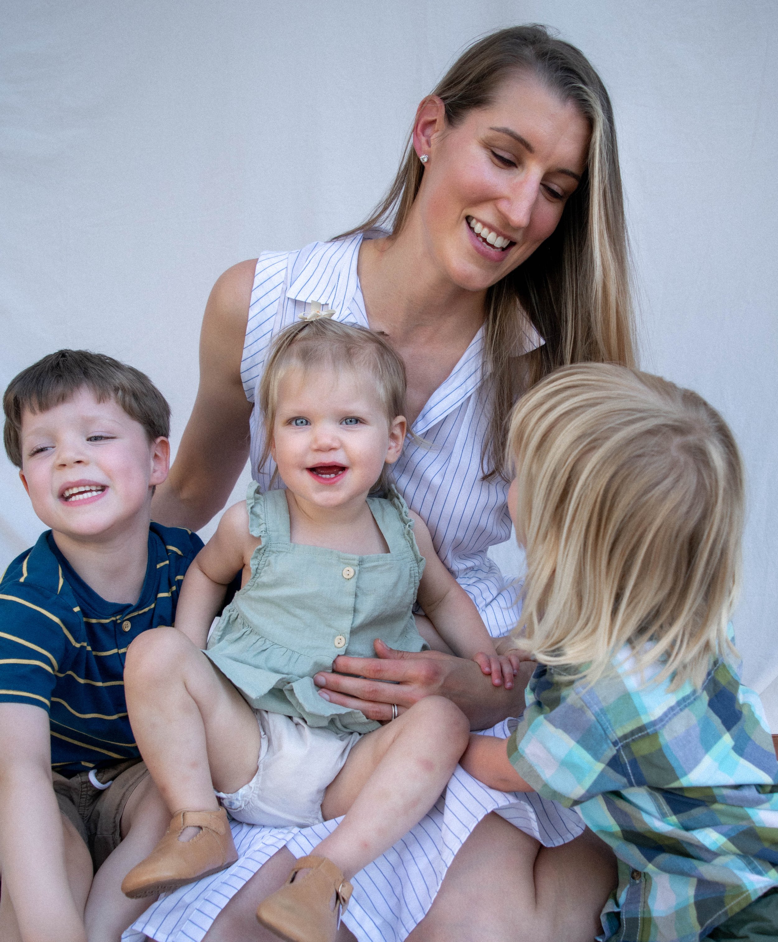 Motherhood Mini Sessions 2025
