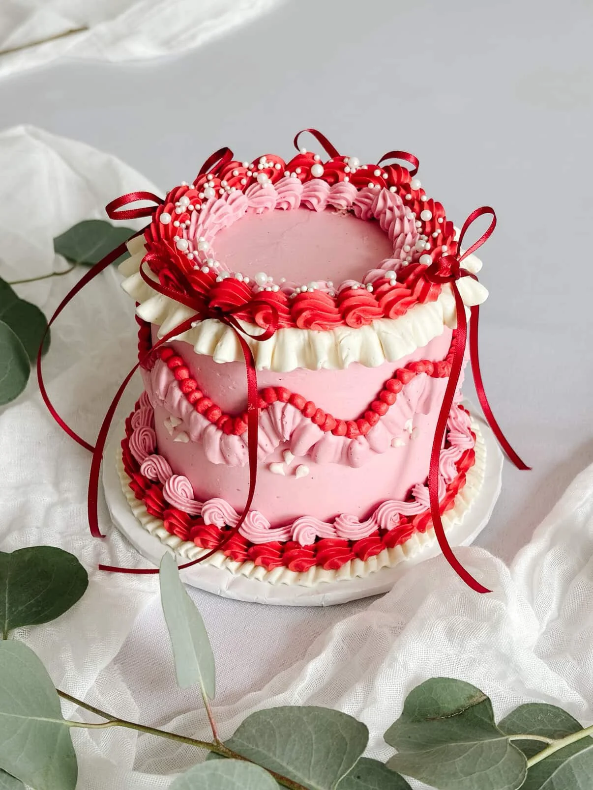 Darling 4" Vintage Style Cake