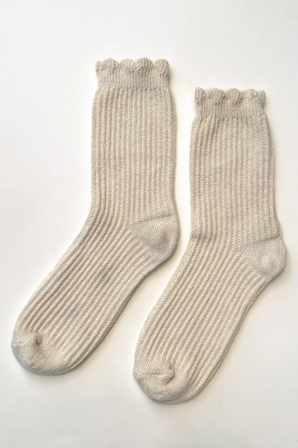 LINENSCALLOPSOCKS_1.webp