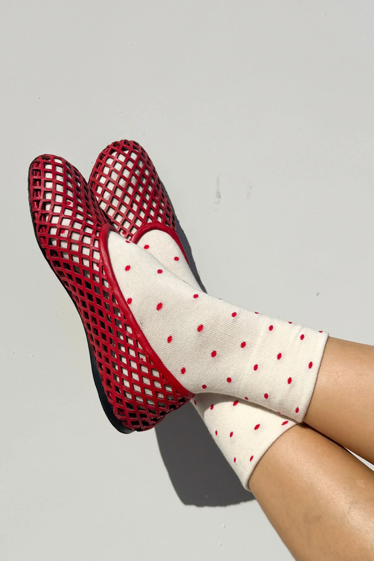 Sneaker_PD_CreamRed_1.webp
