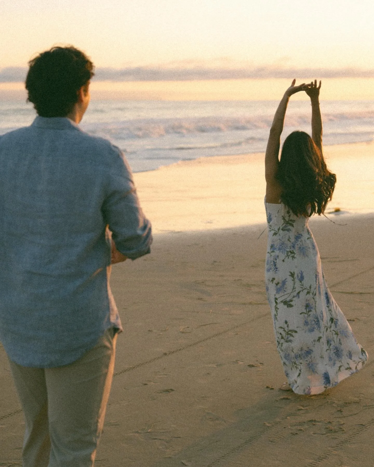 golden hour on the beach 🐚
#jennifernoellephotography #belovedstories #palmspringsweddingphotographer #engagementphotography #engagementshoot #orangecountyweddingphotographer #bitesandtickles #engagementphotos #posica_app #unscriptedposingapp #calif