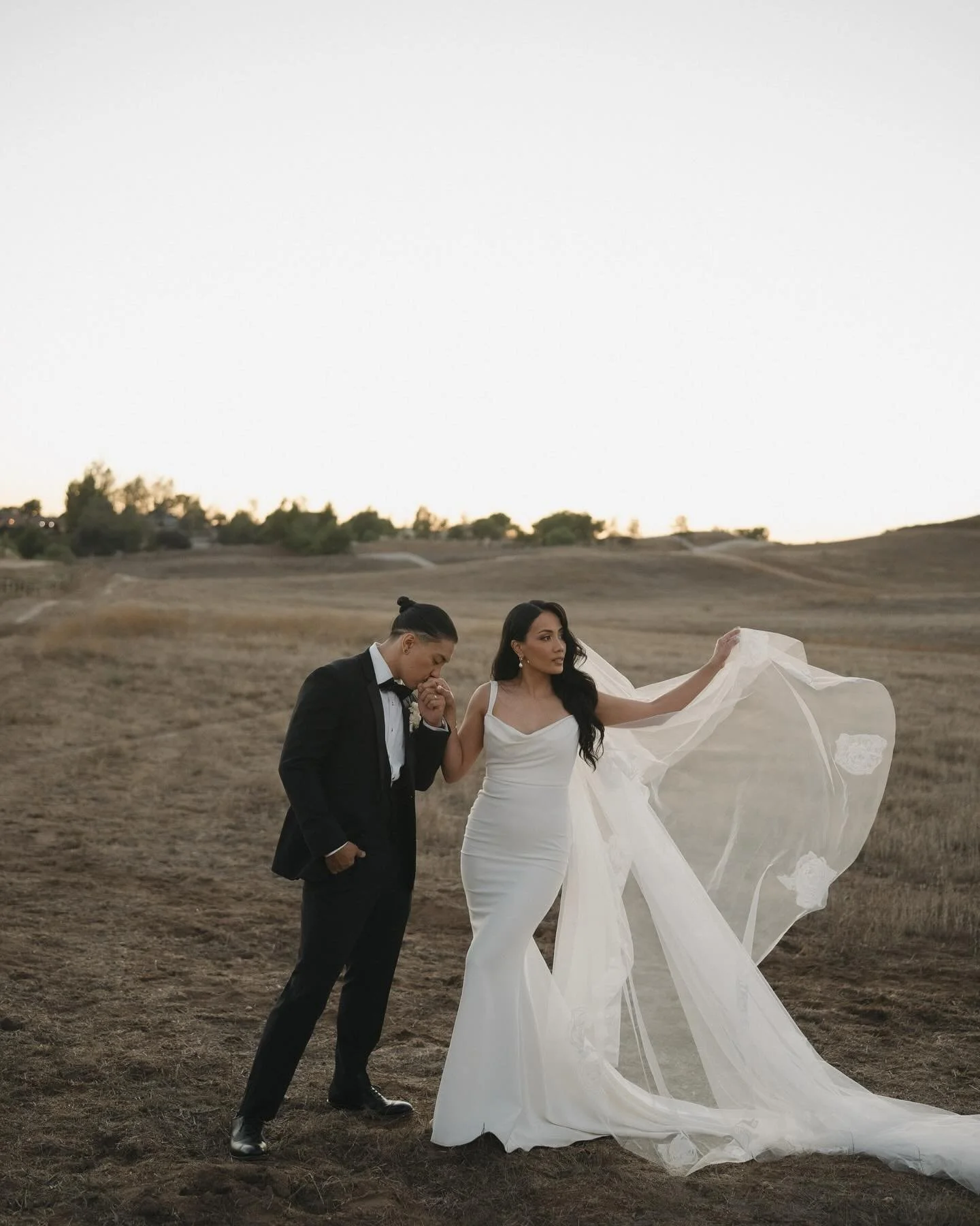 The Lacsons 🦢🎞️
#jennifernoellephotography #firstandlasts #belovedstories #loveandwildhearts #palmspringsweddingphotographer #orangecountyweddingphotographer #bitesandtickles #posica_app #unscriptedposingapp #californiaweddingphotographer #sandiego