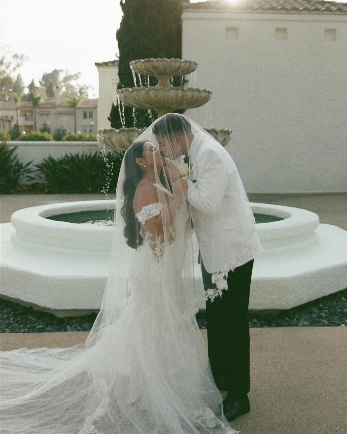 film from the sixta wedding 🎞️
#jennifernoellephotography #firstandlasts #belovedstories #loveandwildhearts #palmspringsweddingphotographer #orangecountyweddingphotographer #bitesandtickles #posica_app #unscriptedposingapp #californiaweddingphotogra