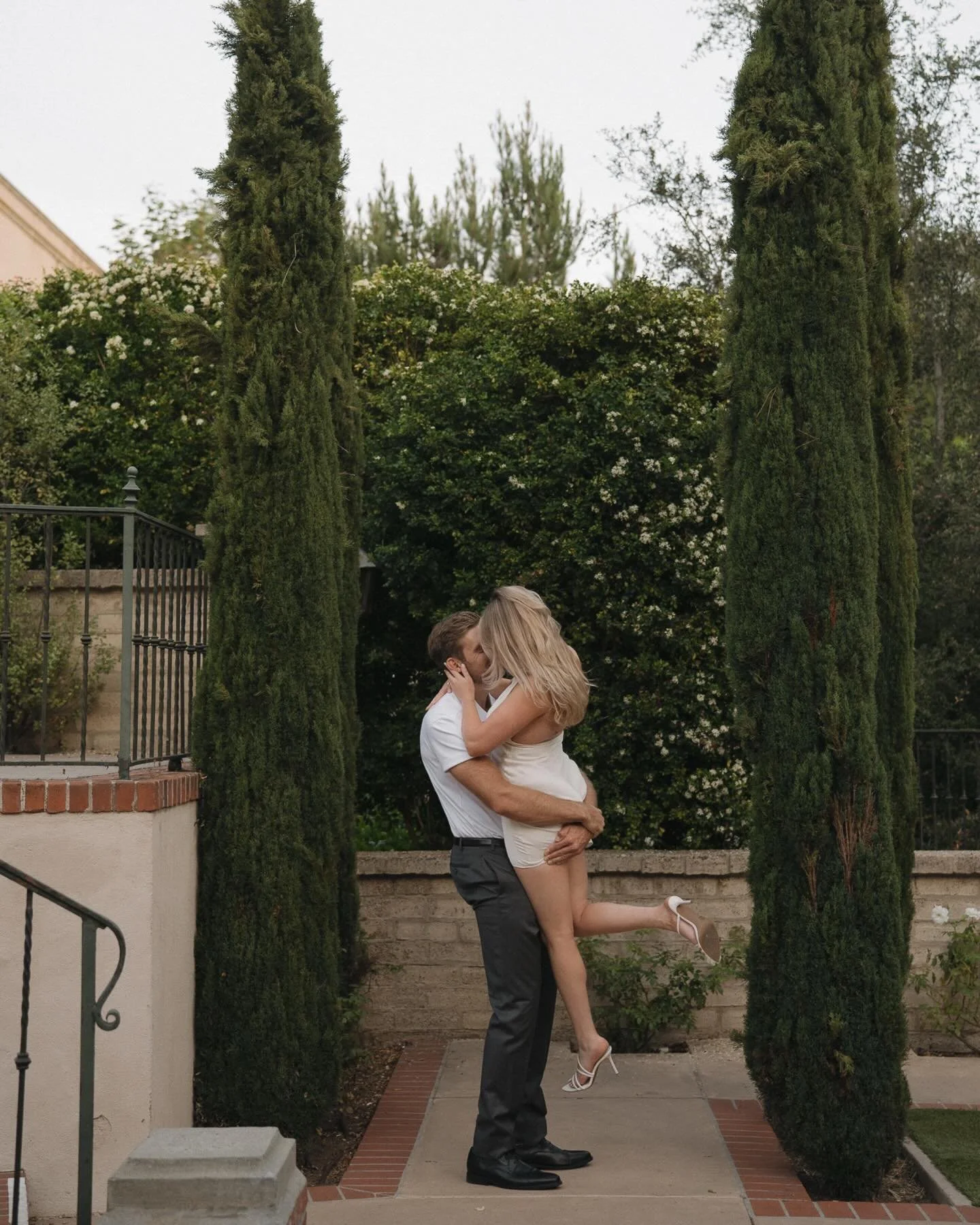 Sophia + Connor in San Diego 🎞️🦢 
#jennifernoellephotography #belovedstories #palmspringsweddingphotographer #engagementphotography #engagementshoot orangecountyweddingphotographer engagementphotos posica_app unscriptedposingapp californiaweddingph