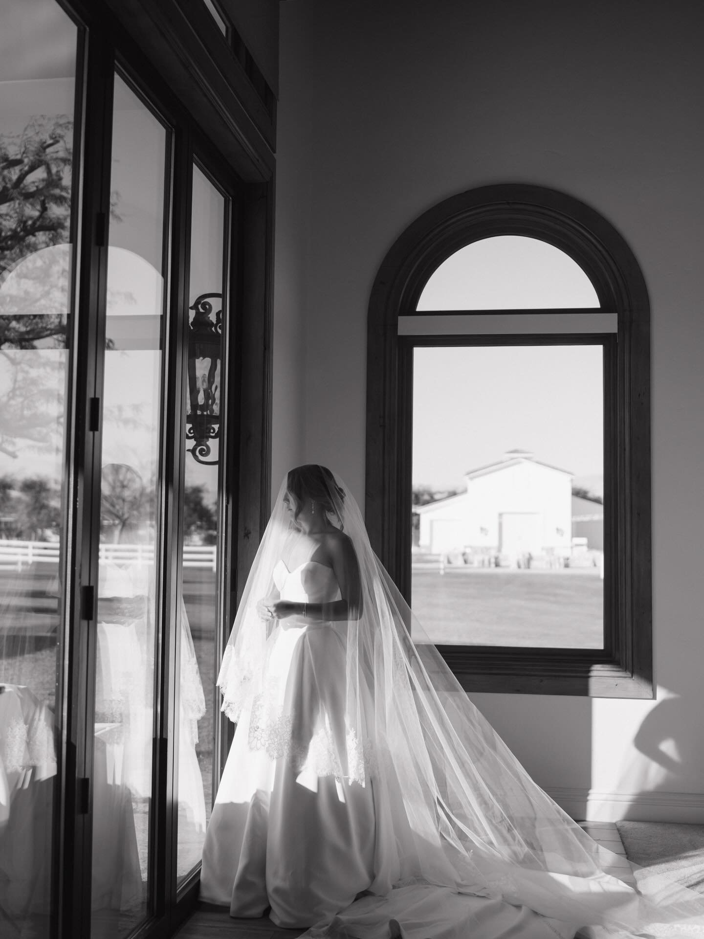 My first wedding of 2026 is tomorrow and I couldn&rsquo;t be more excited to get back into the swing of things after a much needed break 🫶
second photo for my girl @k.breslinphotography #jennifernoellephotography #temeculaweddingphotographer #palmsp