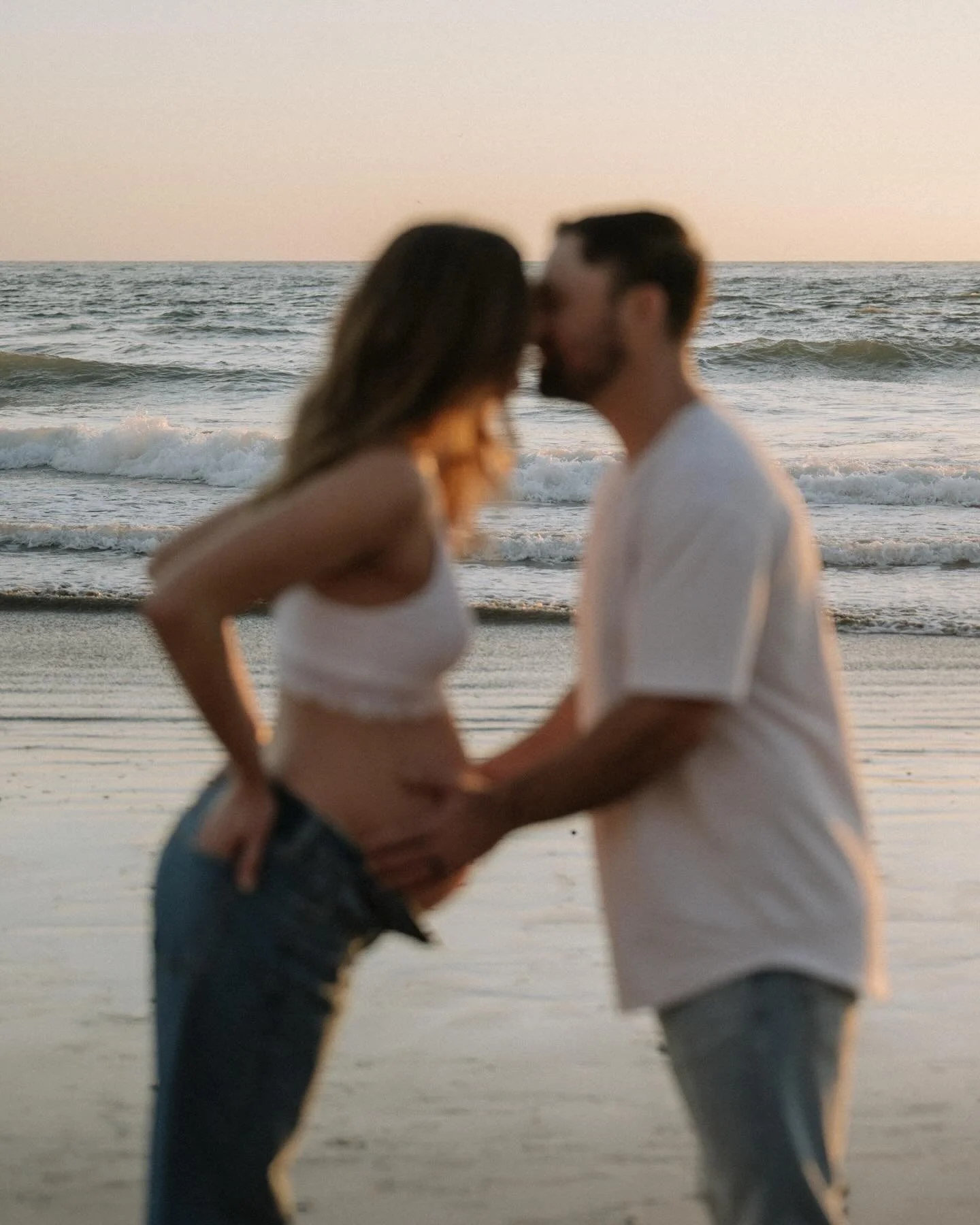 Golden hour maternity by the beach🌼 always special getting to photograph my past wedding couples next chapters 🫶
#jennifernoellephotography #palmspringsweddingphotographer #orangecountyweddingphotographer #temeculamaternityphotographer redlandswedd
