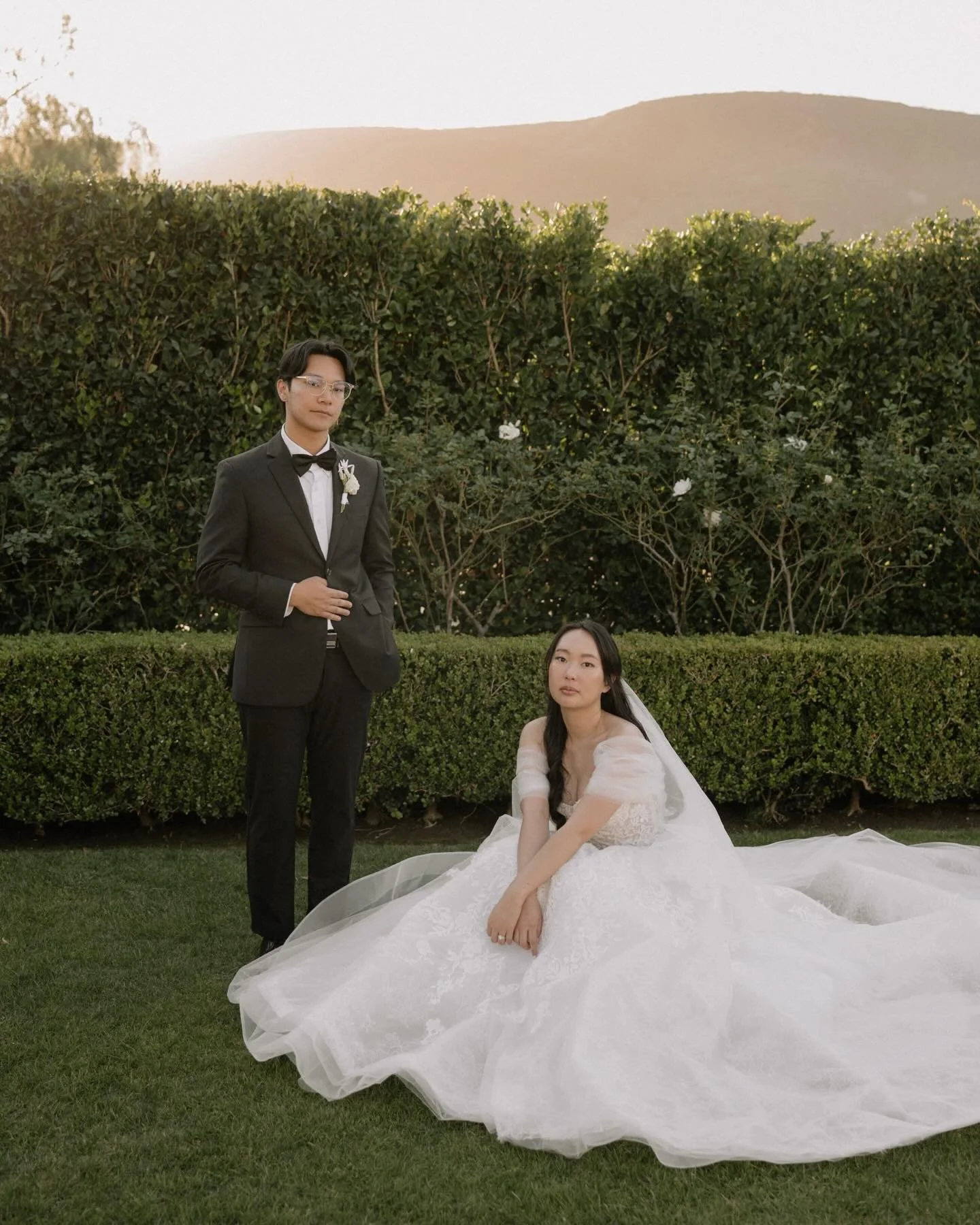 Some of my favorites from Grace + Tyler&rsquo;s day at @weddingsattwinoaks 🤍 
#jennifernoellephotography #palmspringsweddingphotographer #orangecountyweddingphotographer #temeculaphotographer posica_app unscriptedposingapp firstandlasts belovedstori