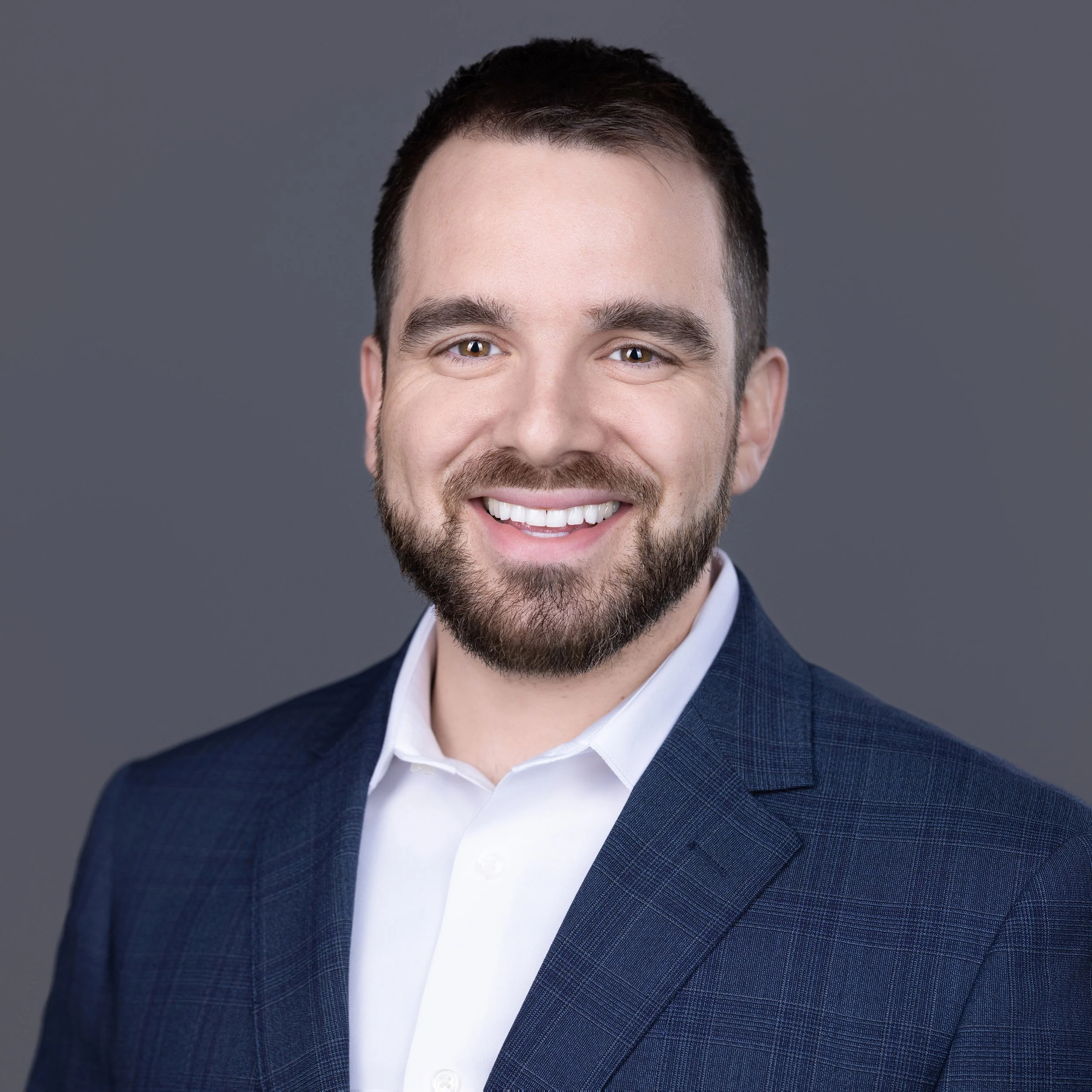 What should I wear for a corporate headshot session?