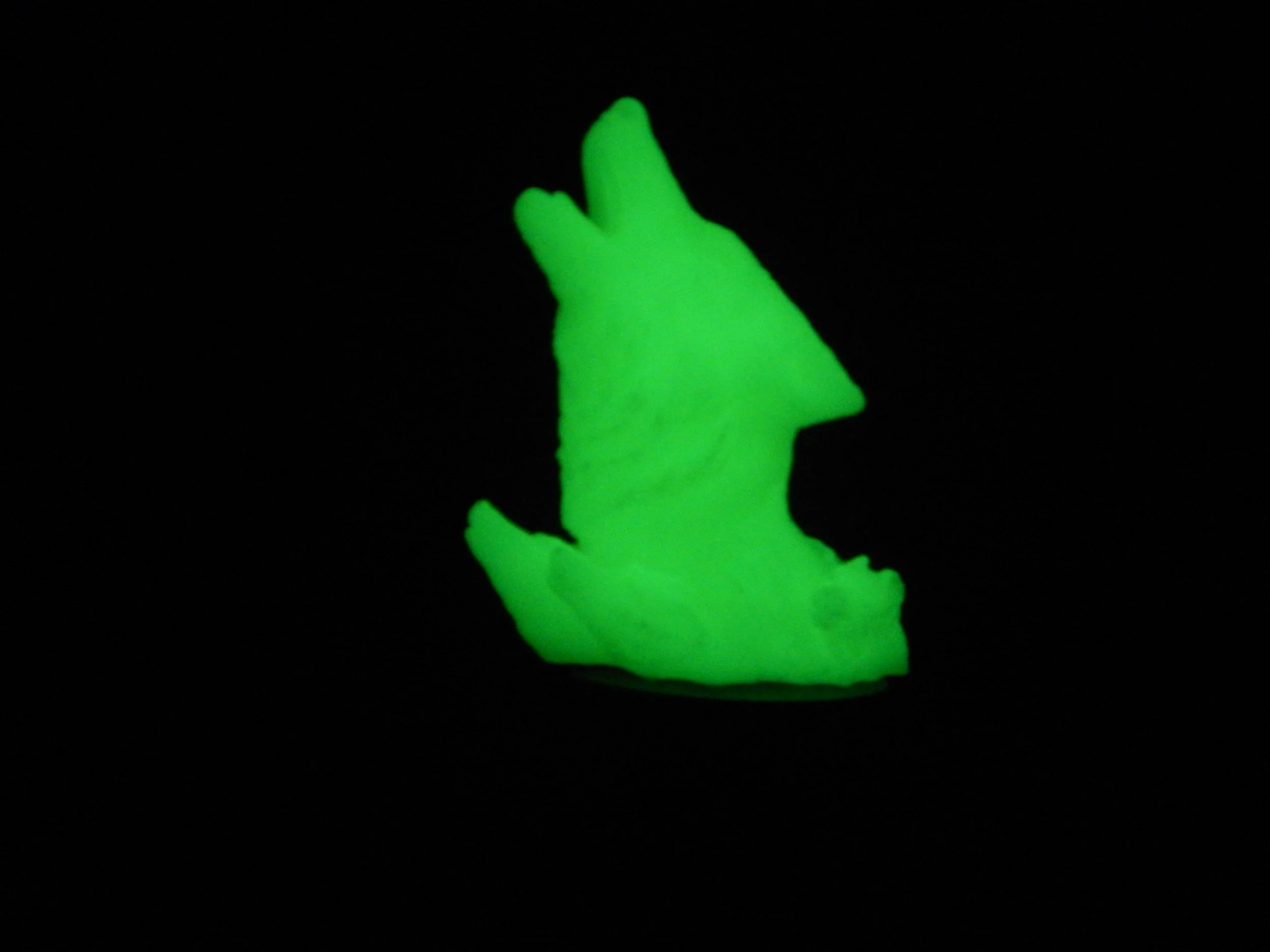 Wolf and pups Glow in the Dark Garden Decor, single item