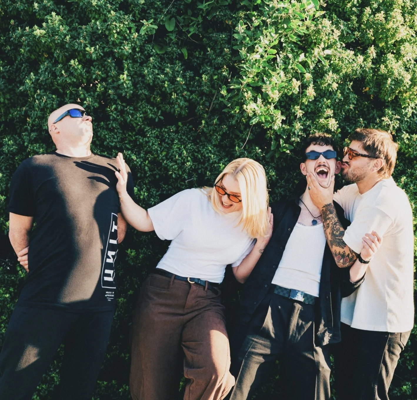 Bands N' Fans: Take on Internet Romance!