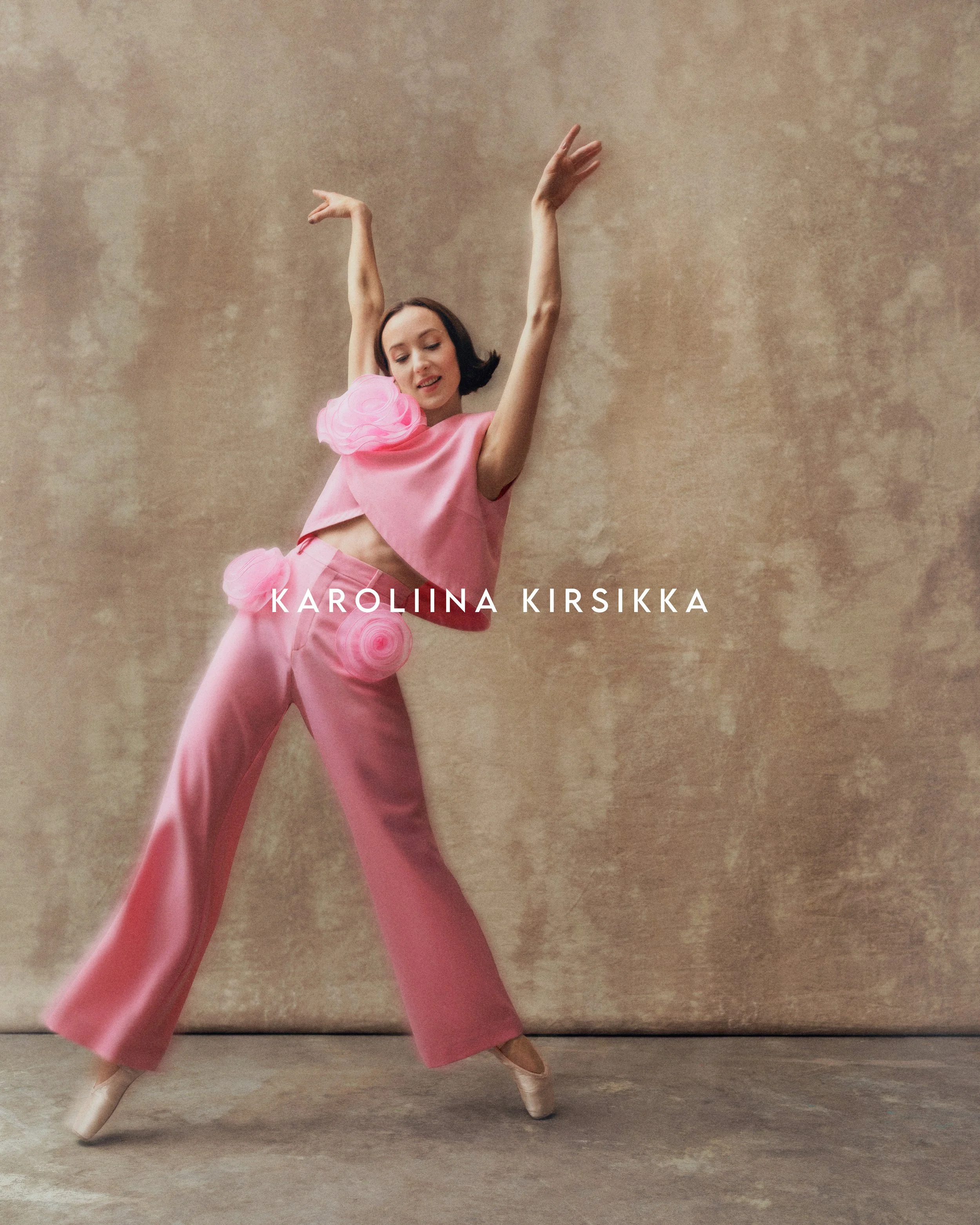 260401_Karoliina_Kirsikka_Editorial_0289_4x5_logo.jpg
