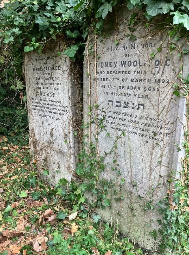 When @jessamyharveymakes came along to our conservation Open Day on Sunday, she chose two graves to work on, both completely overgrown with ivy.

Upon removal, we could read that the graves belonged to Marie and Sidney Woolf QC, parents of Leonard Wo
