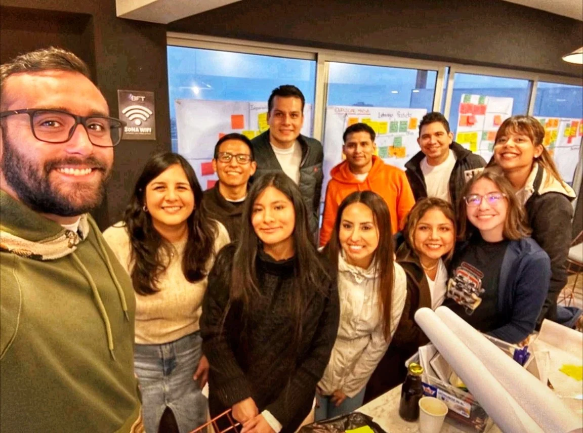 El equipo de Musa, incluyendo a los cofundadores Erik Sibille y Mónica Ramos (en el extremo izquierdo de la imagen)