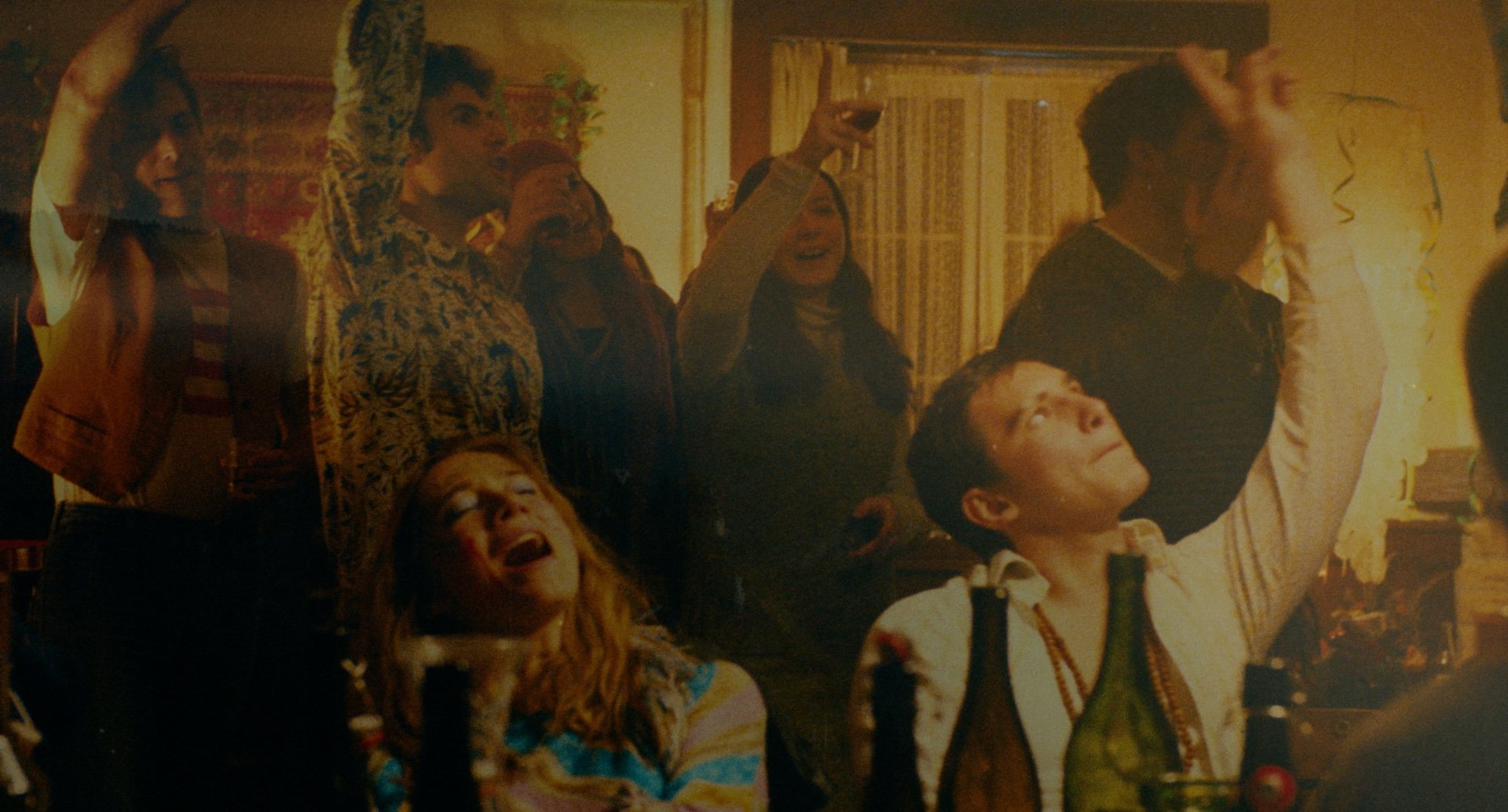 LES-INDOCILES_GENERIQUE-DEBUT_GRADED_APR422HQ_1080p25_20230713.00_00_01_06.Still001.jpg