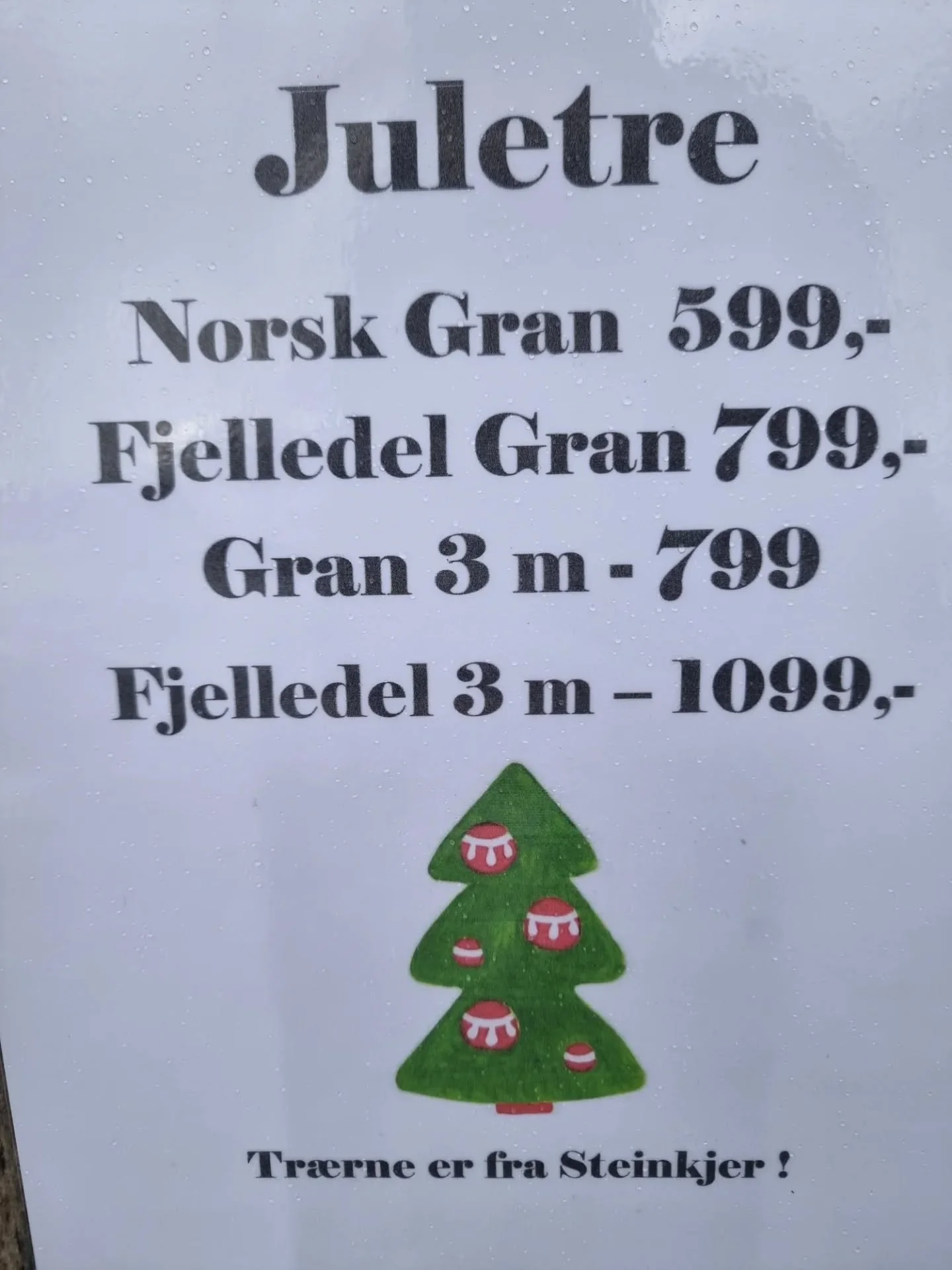 Juletr&aelig;rne er p&aring; plass🎄
Flotte tre fra samme leverand&oslash;r som i fjor, Steinkjer !
Mange flotte tilbakemeldinger fra i fjor , s&aring; godt &aring; h&oslash;re!
Det er f&oslash;rste mann til m&oslash;lla!
Kom og f&aring; ditt juletre