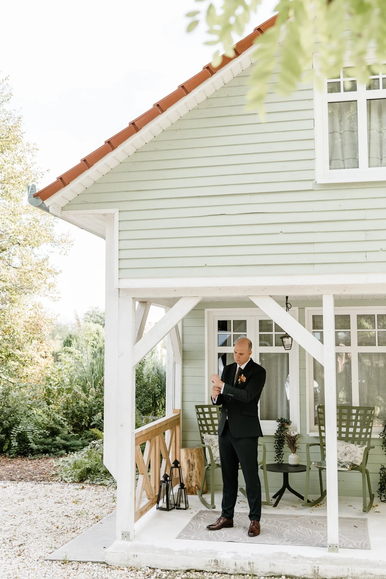 Esküvői készülődés , fehér ház, esküvő