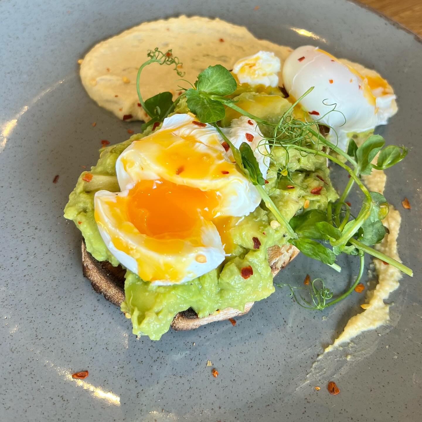 Look at that egg pop 🍳 

A perfect morning spent (popping perfect eggs) and enjoying one of the best breakfasts you&rsquo;ll ever taste. 

🍴🍴🍴