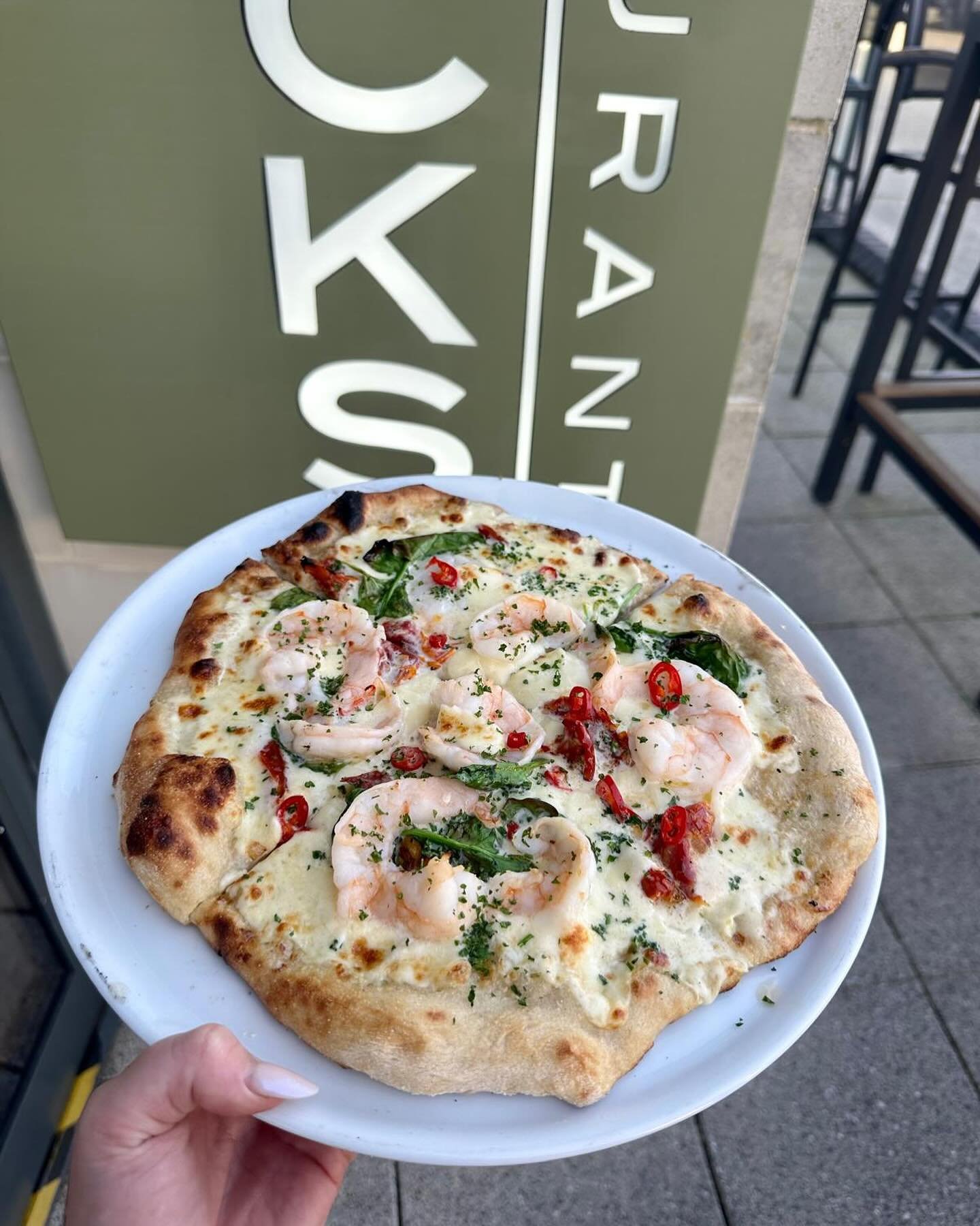 Sunny sunday afternoons calls for pizza&hellip;🍕 

P.s. Don&rsquo;t forget we have live music on today from 3-6. Come down and enjoy it! 🎙️