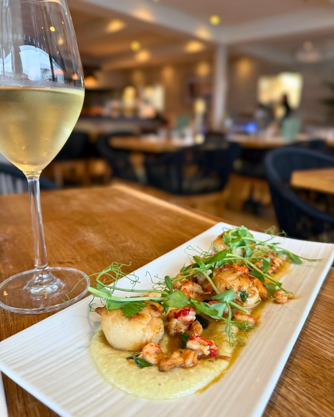 Join us on 23rd October for five courses of modern English dishes paired with unique Italian wines ๐ท
Here’s a sneak peek: Charred artichoke purée, pan-seared scallops with crayfish & lemon butter sauce ๐จ๐ป‍๐ณ
DM us to book yo