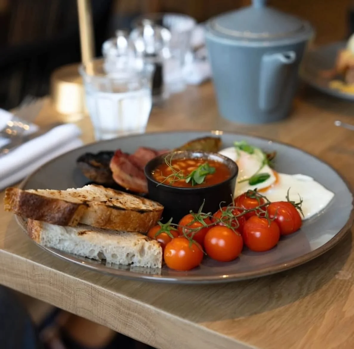 Serving you breakfast all weekend. 🍳 

A perfect way to start your day&hellip;
