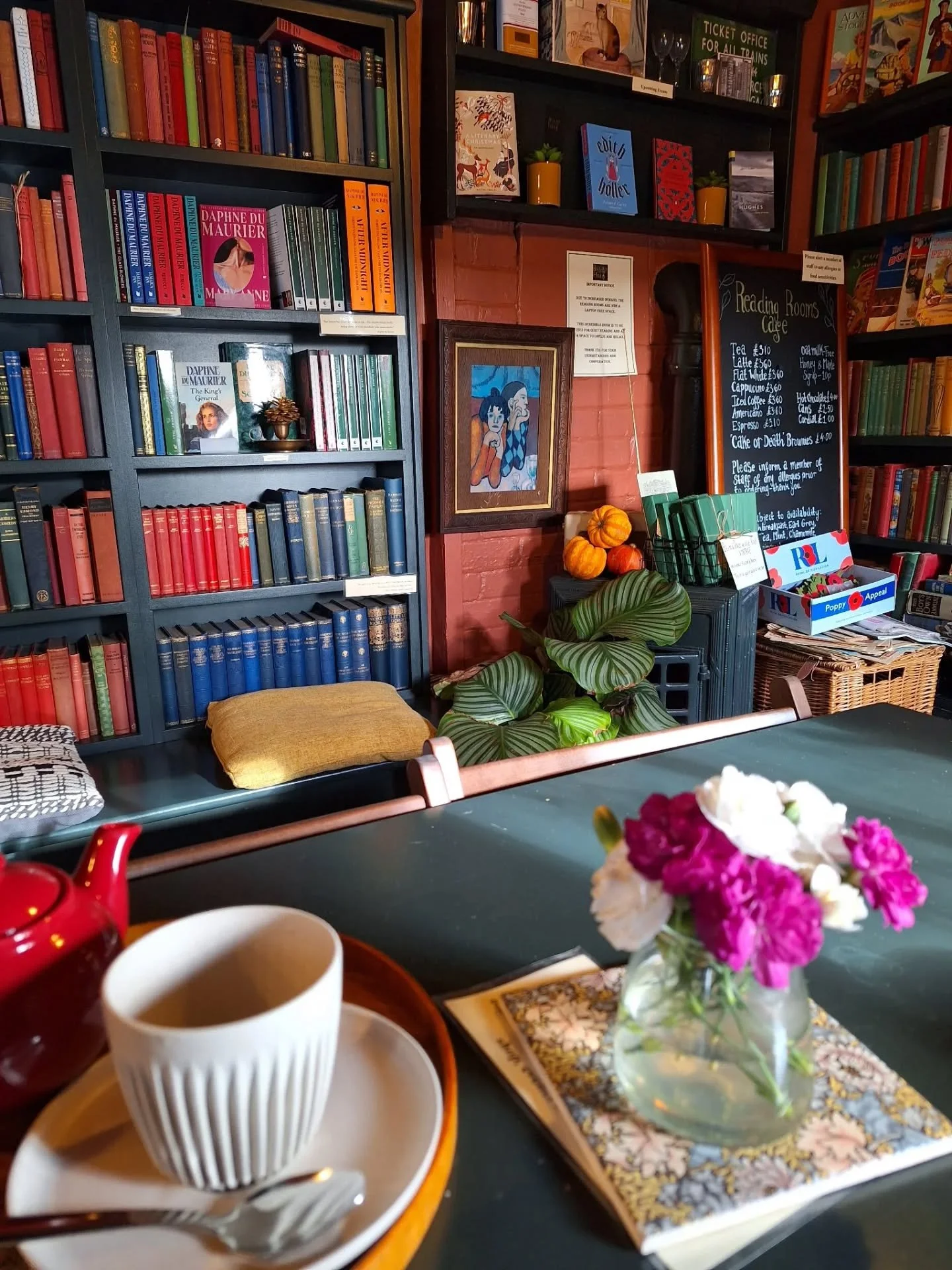 @booksonthehillstalbans in St. Albans.  Wonderful bookshop and coffee shop. 
Some really special books and a very relaxing  place to sit and read and drink tea or coffee. 
#bookshop#coffeeshop#artbooks
#childrensbooks#interestingstuff
