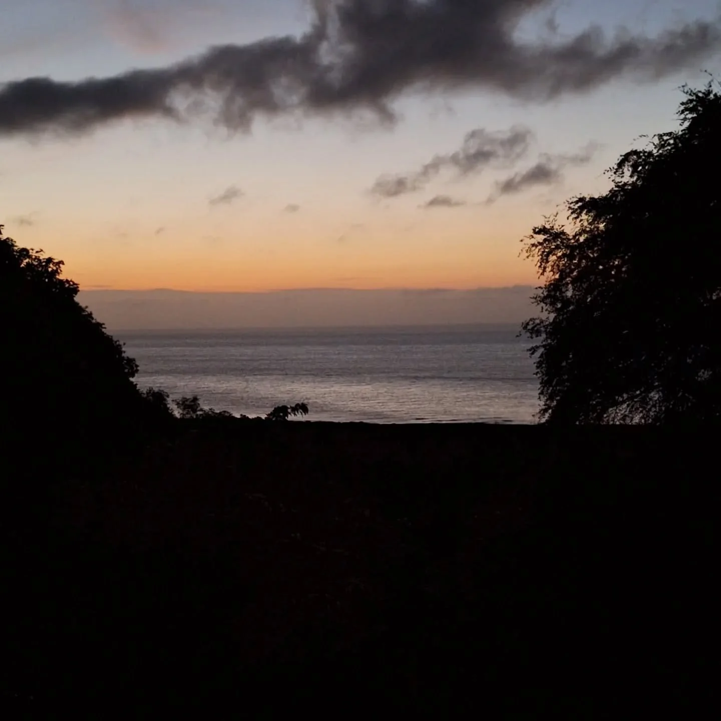Same sky. 
#sky #darkcloud #sea #nightfalls