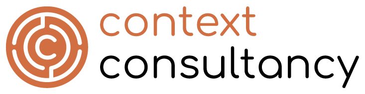 Logo van 'context consultancy' met een cirkelvormig grafisch element en de tekst 'context consultancy' ernaast.