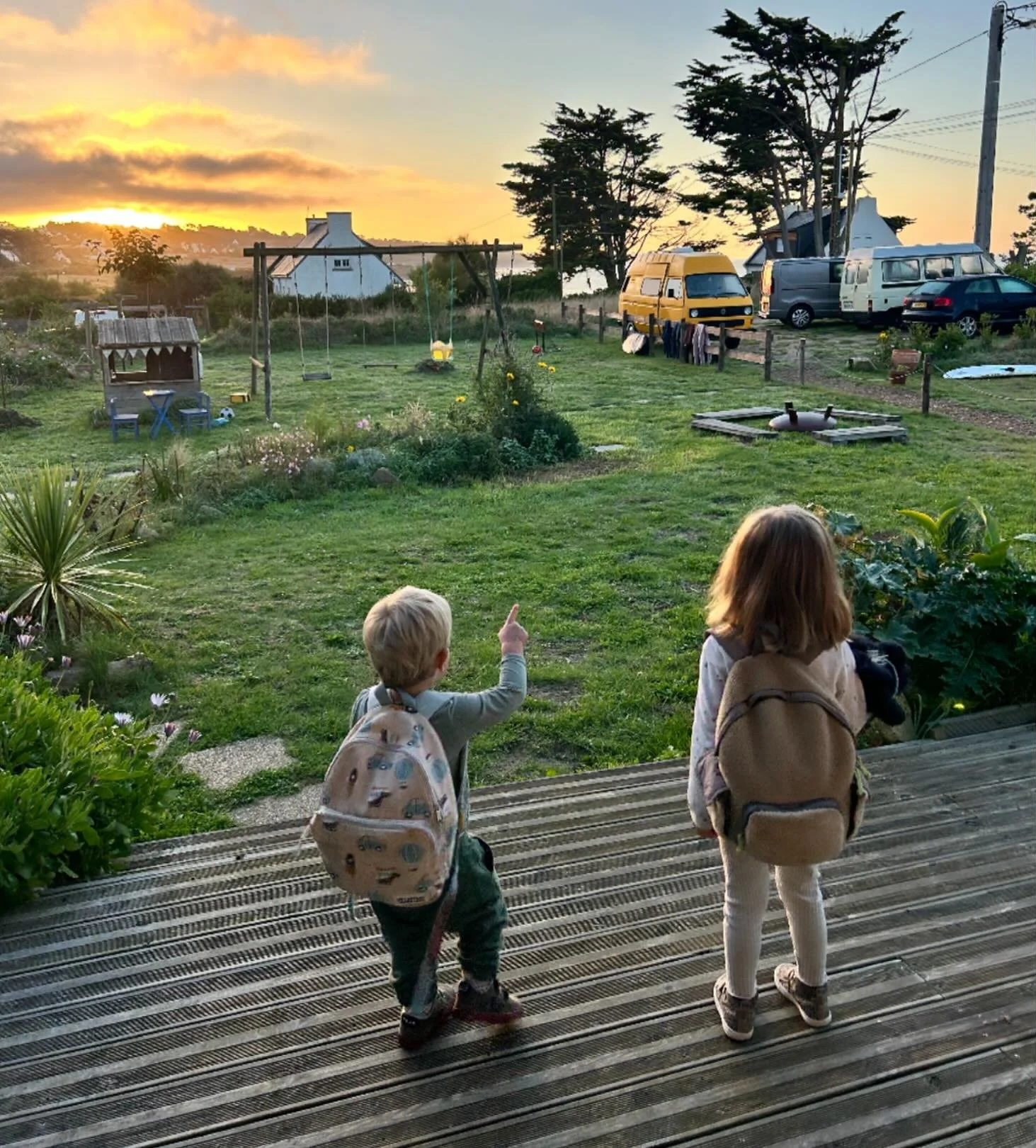 It’s that time of the year again when we can enjoy the beautiful sunrise before bringing the kids to school!