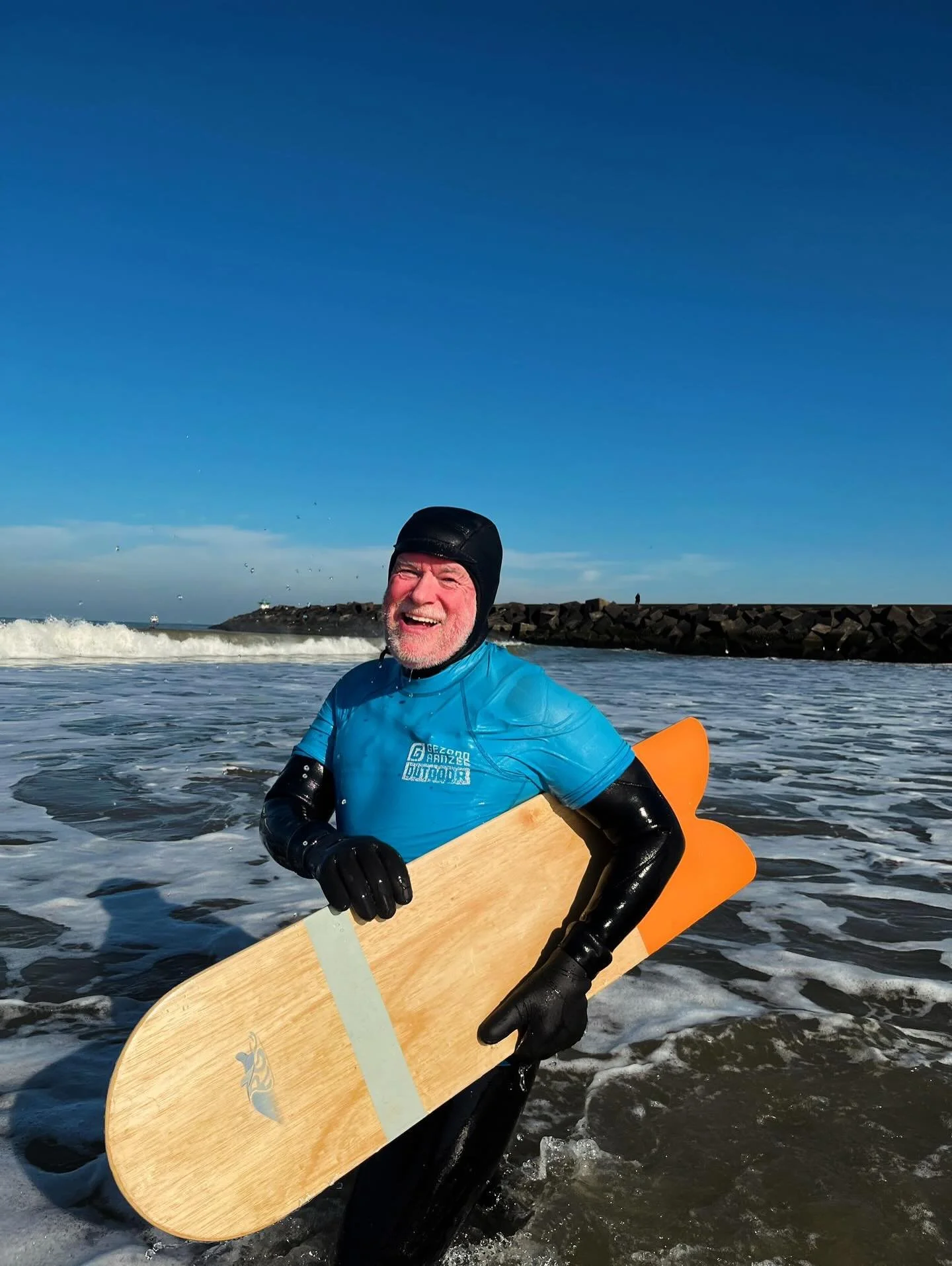 🤙 Joy, freedom and fun! 
.
❤️ One of our goals for this season is to get more oldies stoked for playing in the ocean! 
.
👉 Stoked like Andy on his self made Belly board! 
.
✅ Join us for the Oldies week this Spring! 
.
📣 Spread the word and send y