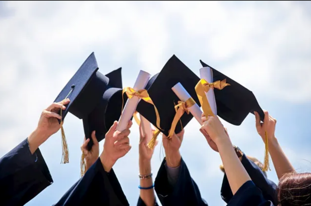 A Graduation Party That Feels Big Without the Stress