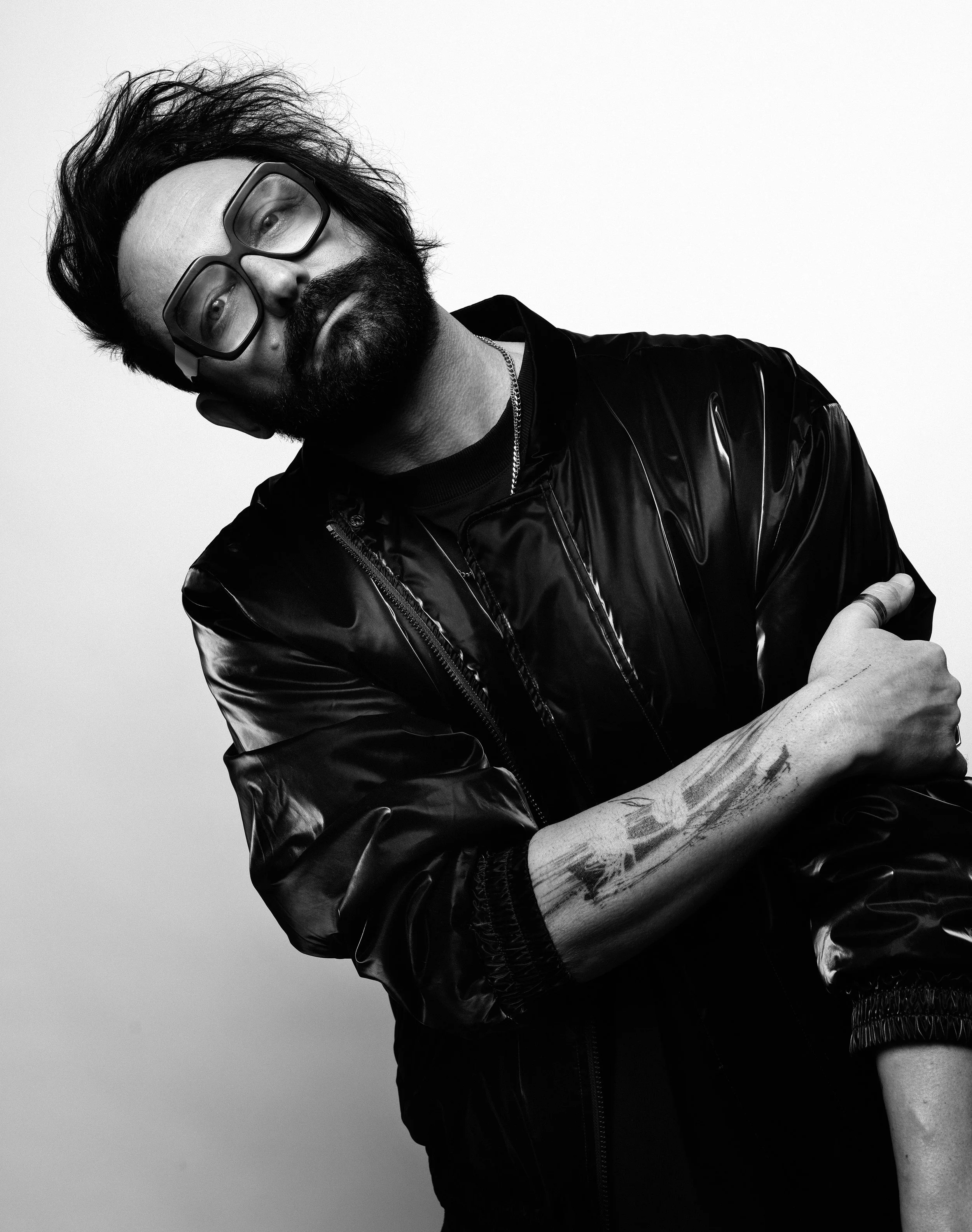 Blaudzun releases album ‘Best of blaudzun’, kicks off theatre tour and released his auto-biography