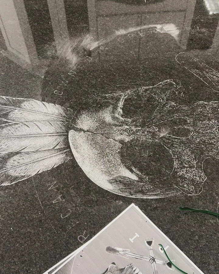 Grand logo sur une table de conf&eacute;rence pour un client am&eacute;ricain 🙏1m x 3m