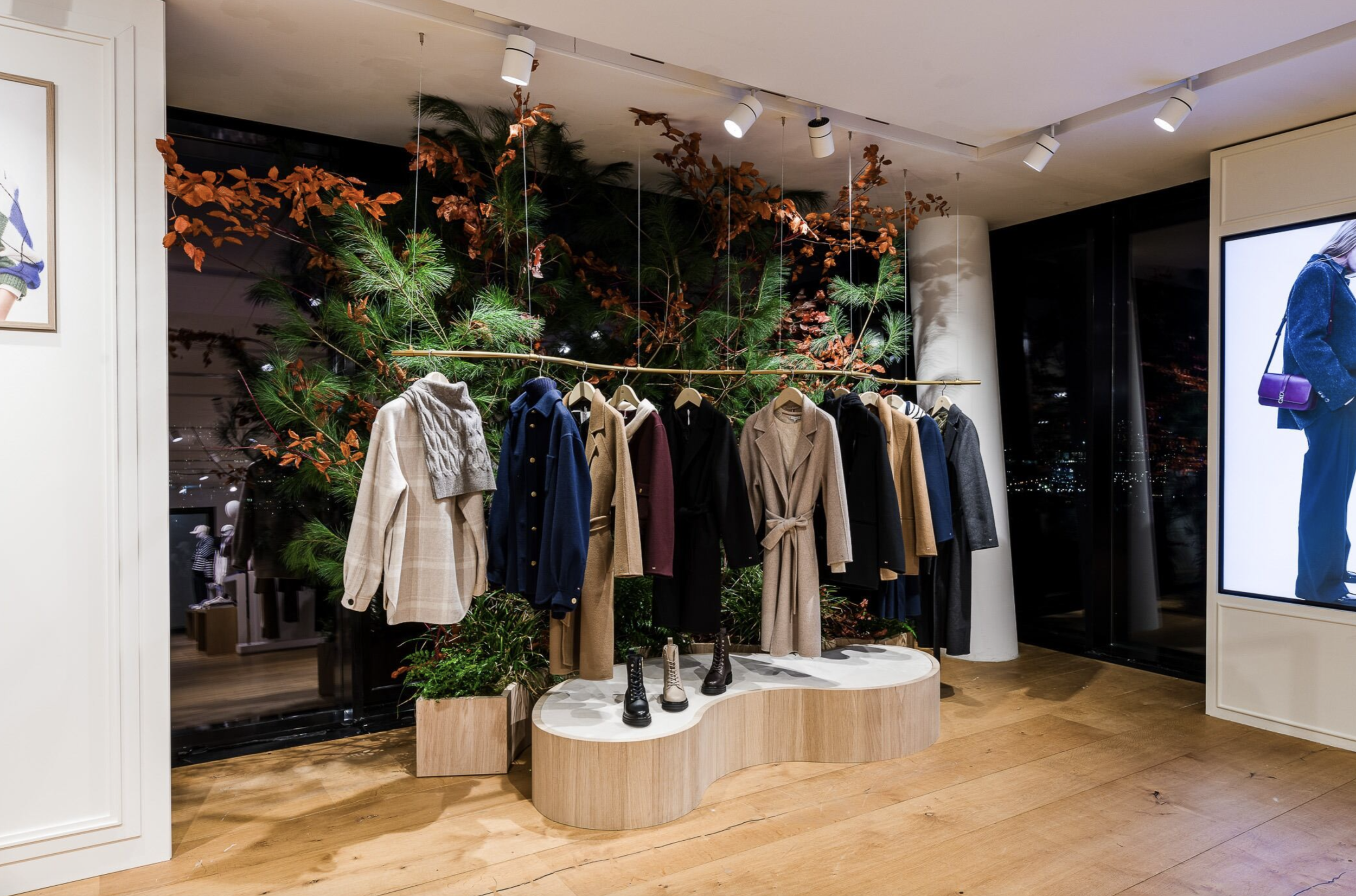 TH Showroom fixture design