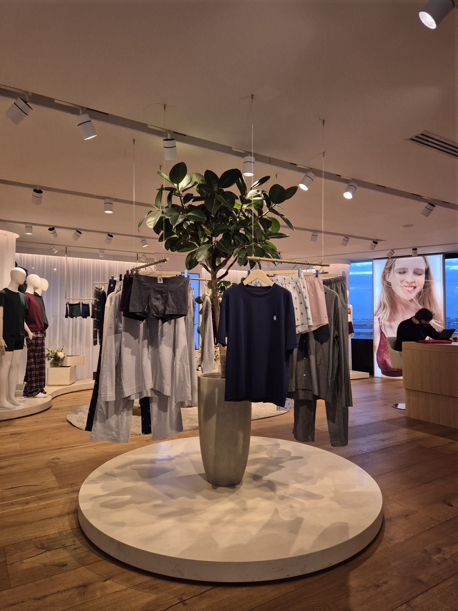 TH Underwear Showroom