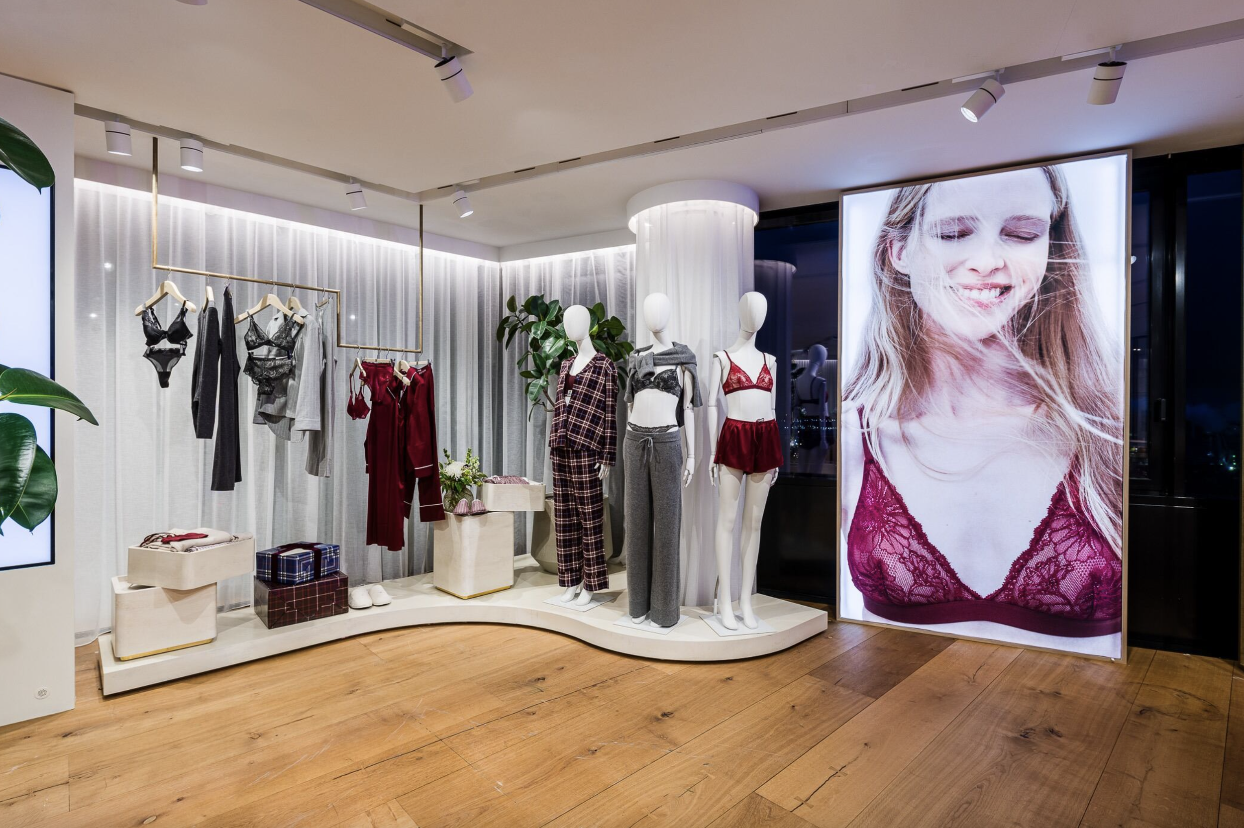 TH Underwear Showroom