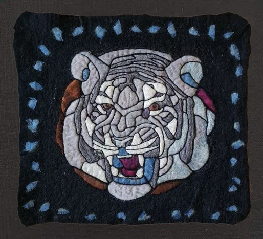 Beware, Filz auf Keilrahmen, ges. 80 x 80 cm, 1200.-