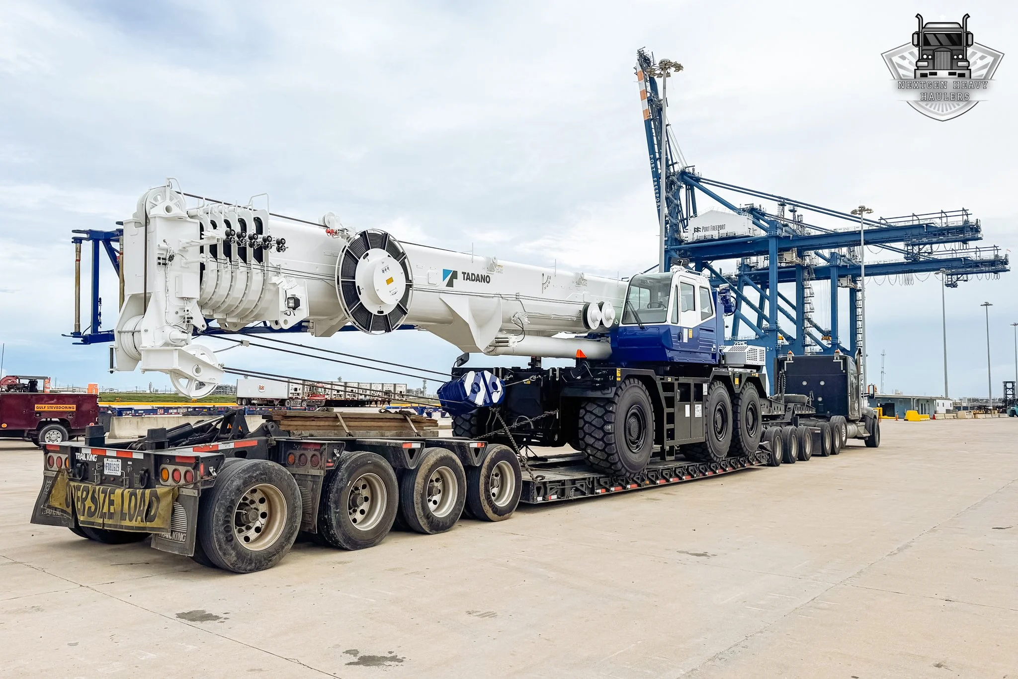 Moving oversized freight is one thing. Moving the machine that moves oversized freight? That&rsquo;s our game.

#NextGenHeavyHaulers
#kenworth #TruckingLife 
#HeavyHaul #OversizeLoad #PowerOnTheRoad #OversizeLoad 
#HeavyHauling #SafeTransport #Logist