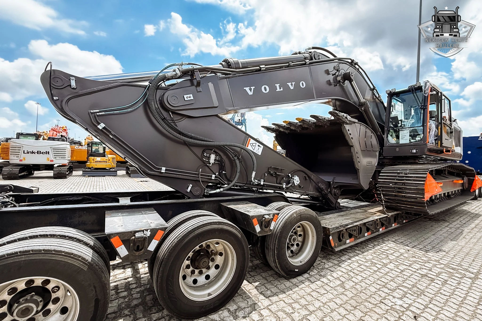 When your load turns heads before it even hits the road.
This Volvo EC500 isn&rsquo;t just big &mdash; it&rsquo;s a showstopper.

#NextGenHeavyHaulers
#kenworth #TruckingLife 
#HeavyHaul #OversizeLoad #PowerOnTheRoad #OversizeLoad 
#HeavyHauling #Saf