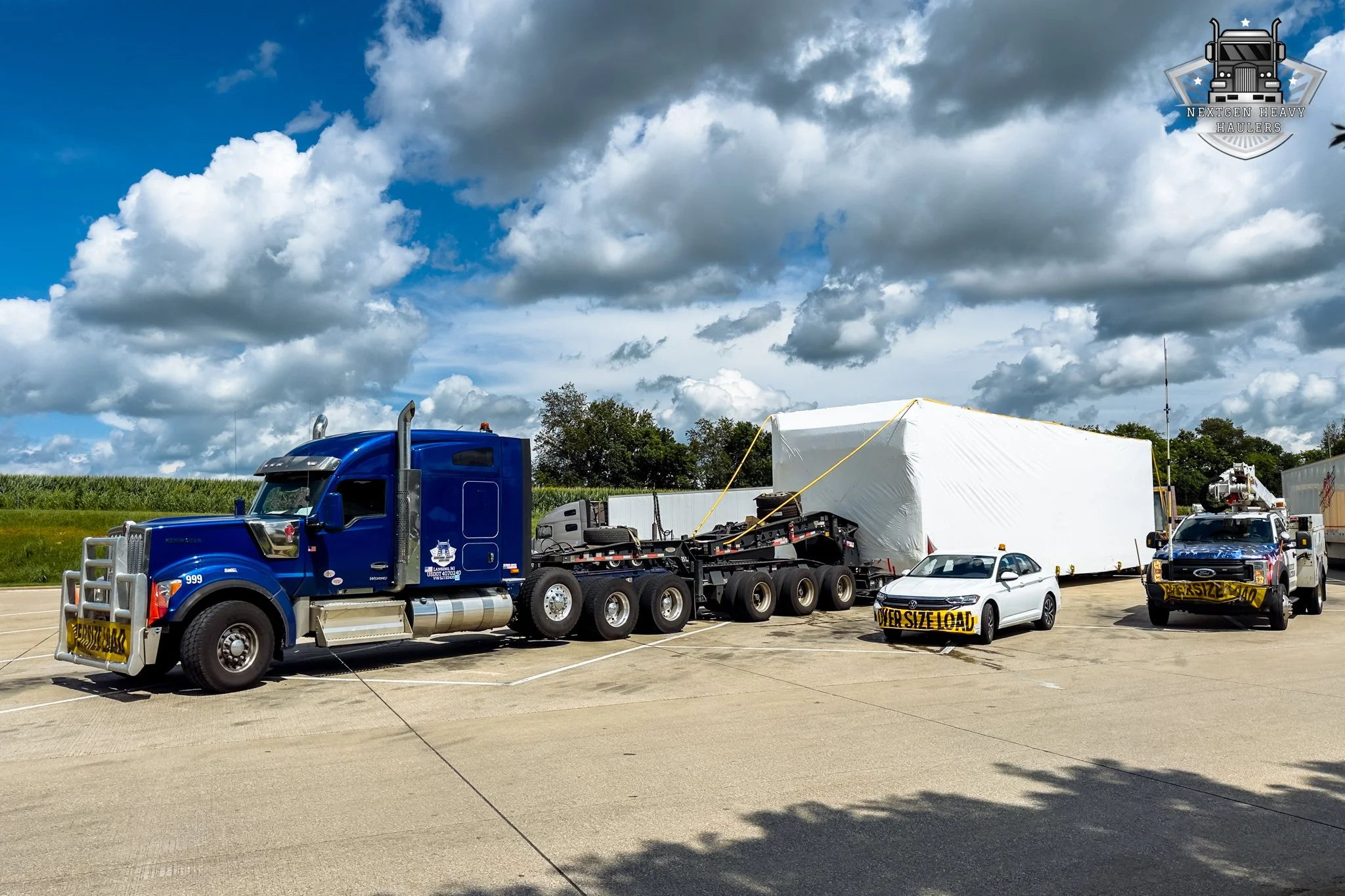 Heavy loads don&rsquo;t move themselves.
Behind every mile is a team making sure the job gets done safely and right.
This is what teamwork on the road looks like

#NextGenHeavyHaulers
#kenworth #TruckingLife 
#HeavyHaul #OversizeLoad #PowerOnTheRoad 