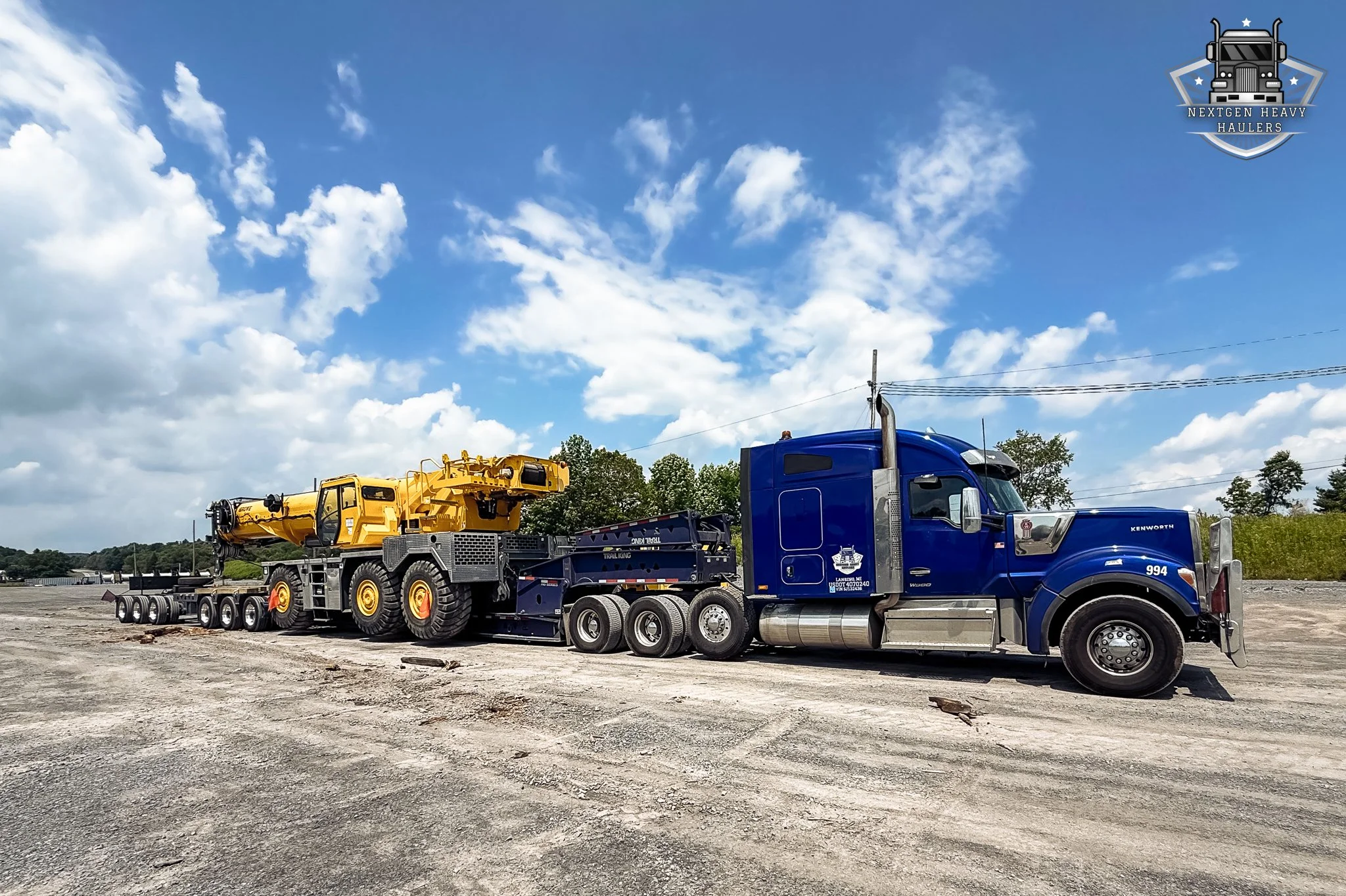 Transporting a 3-axle Grove Crane today.
Oversize load, full prep, and steady execution &mdash; professionalism on the road at every step.

#NextGenHeavyHaulers
#kenworth #TruckingLife 
#HeavyHaul #OversizeLoad #PowerOnTheRoad #OversizeLoad 
#HeavyHa