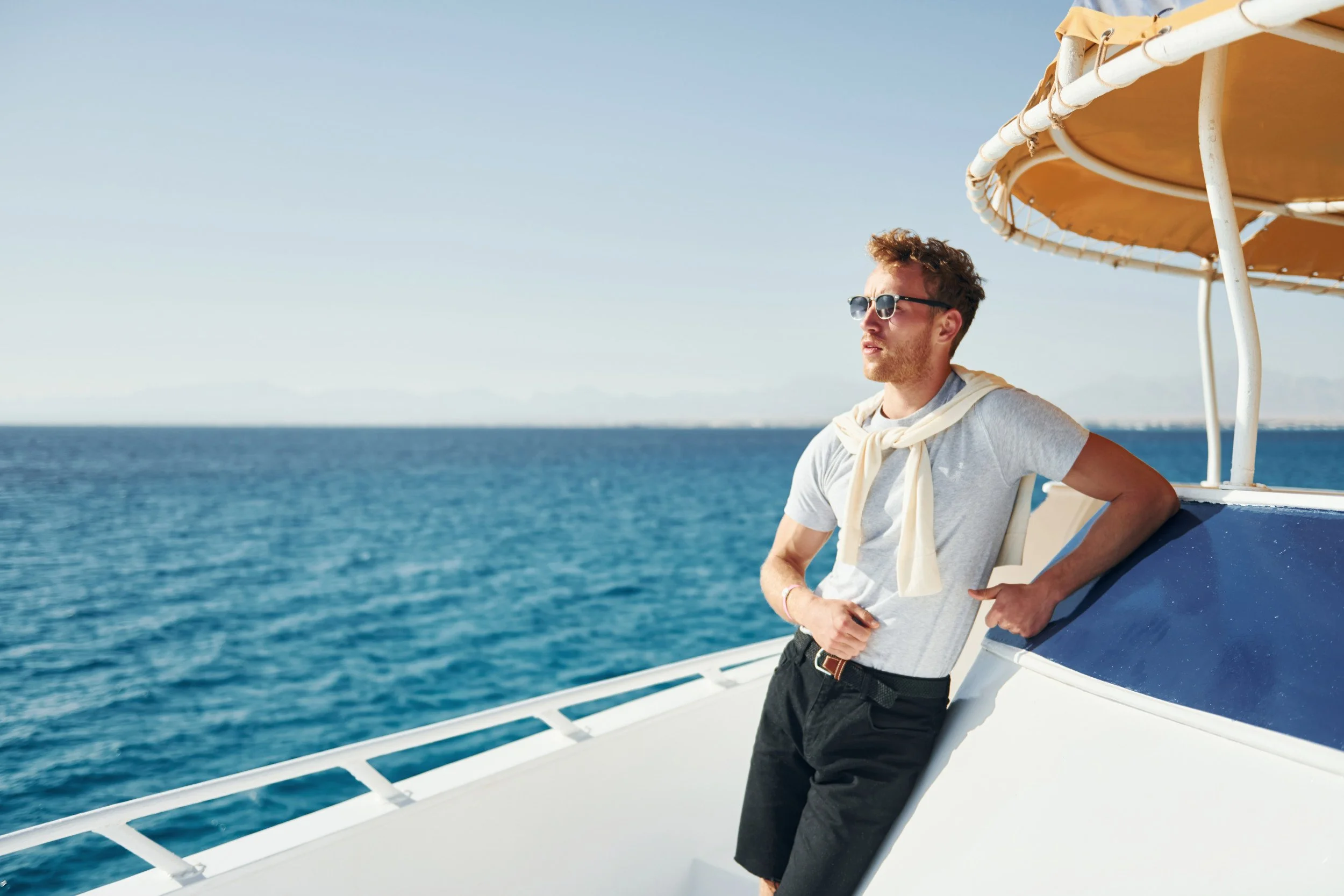 young-male-tourist-is-on-the-yacht-on-the-sea-con-2026-03-24-03-21-50-utc.jpg
