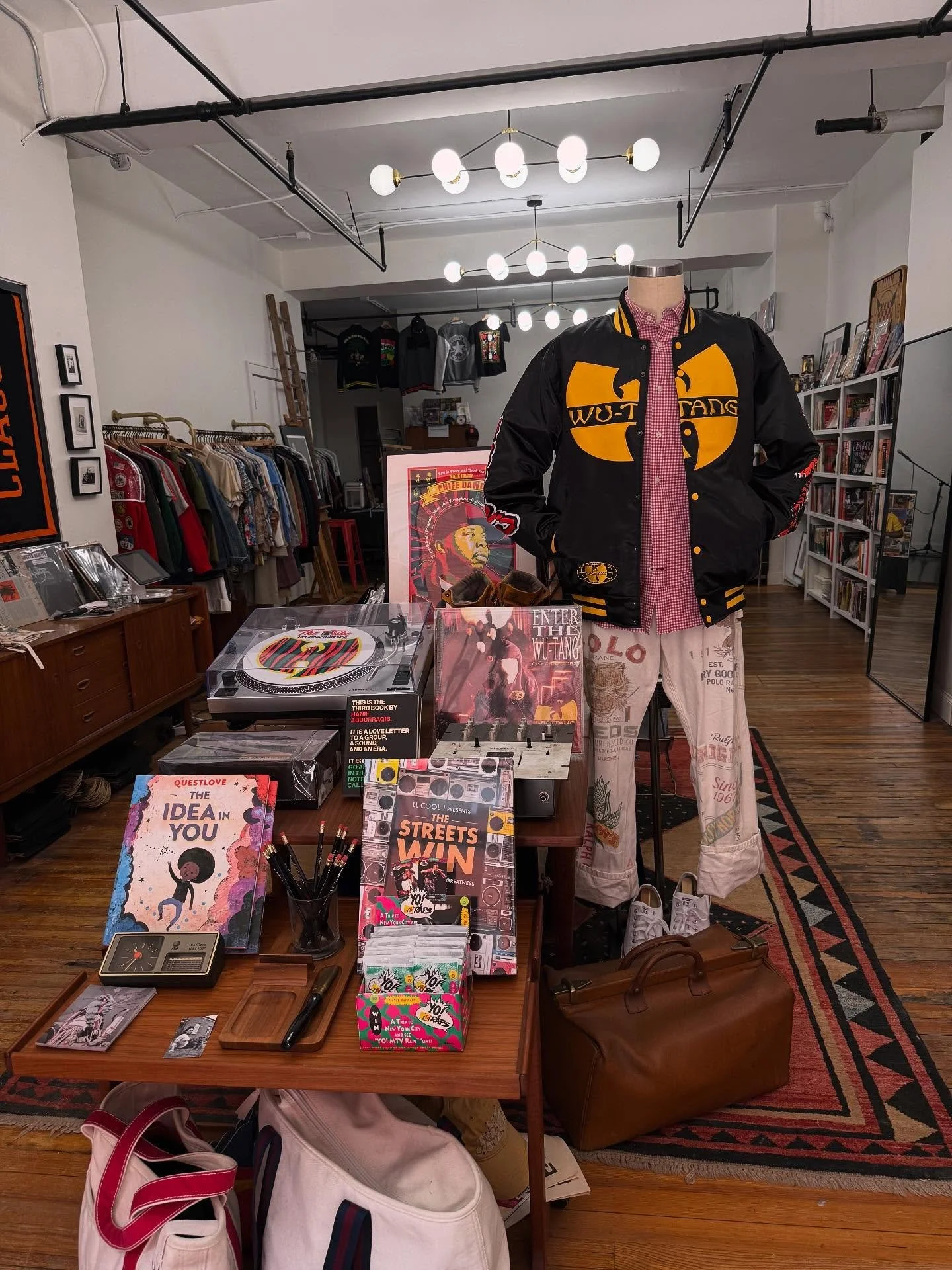 🖤🌟TENANT SPOTLIGHT🌟🖤
Since February 2022, Black Citizens Brigade has been a vital part of our community. If you have yet to step into the space you're truly missing something special.

🧥🎶📚This vintage store offers 1950s-80's clothing, books, r