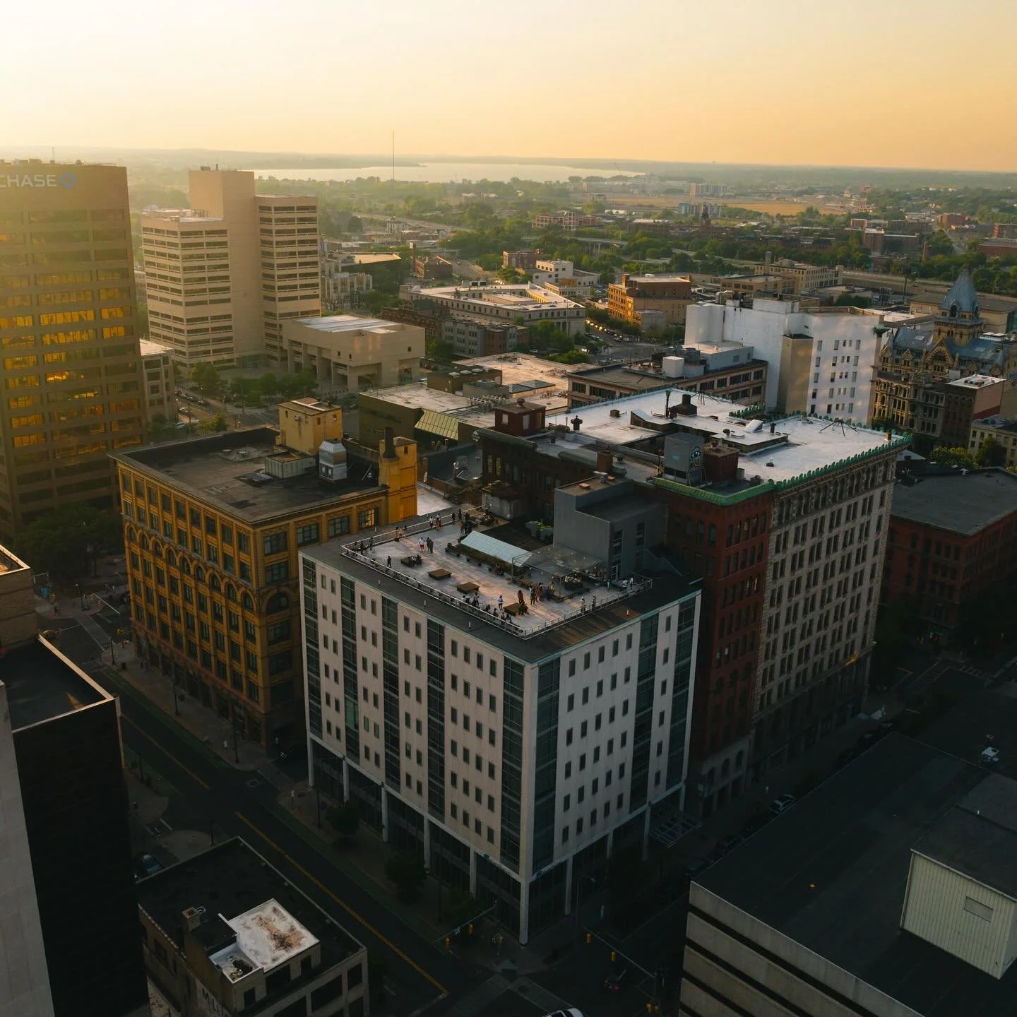 💫 As Autumn approaches we are dreaming of our summer nights past here in #CNY 🌆🎶
Have you ever joined us for one of our rooftop events? There's nothing like soaking in the vibes and views with this incredible city below. 

This dreamy shot was cap