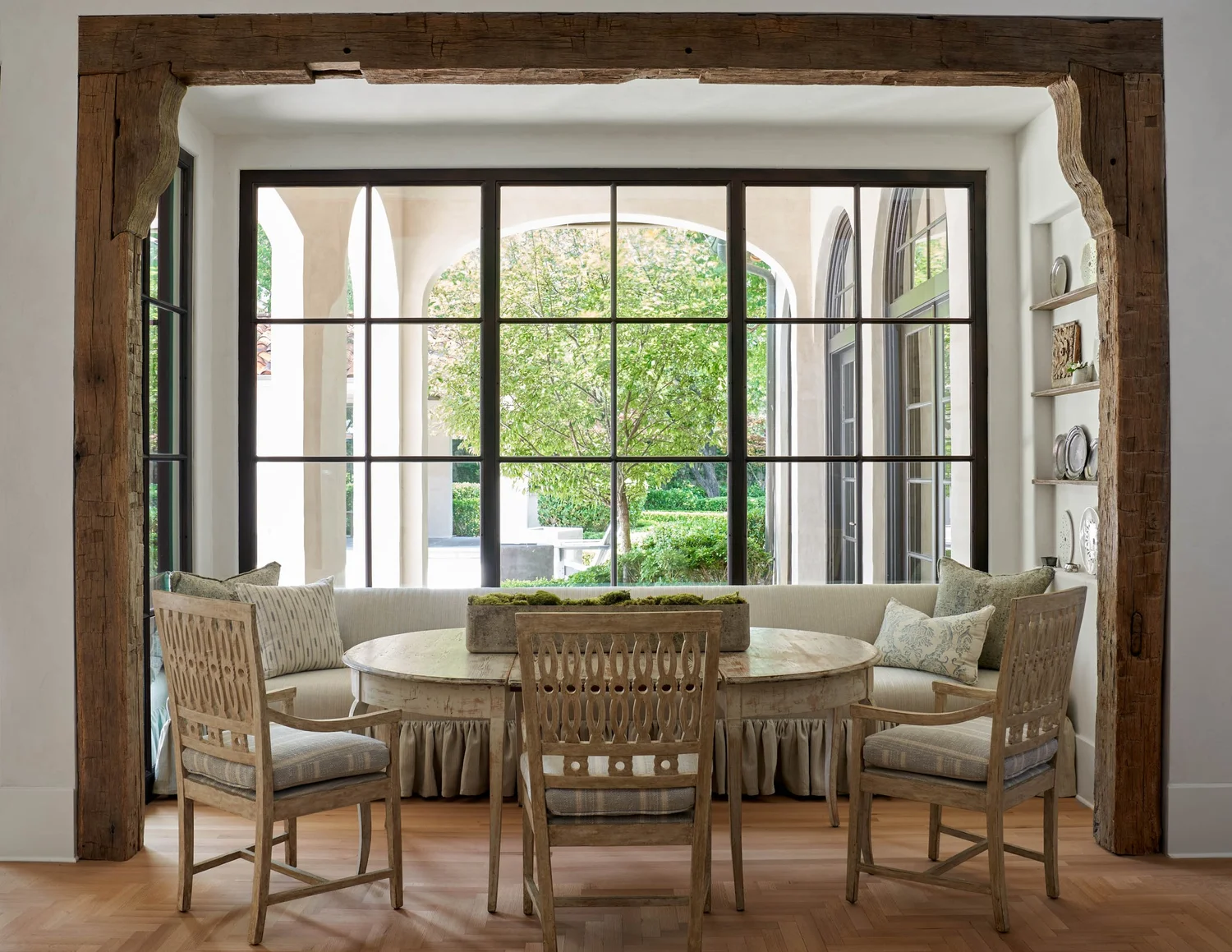 Robledo Residence, breakfast room