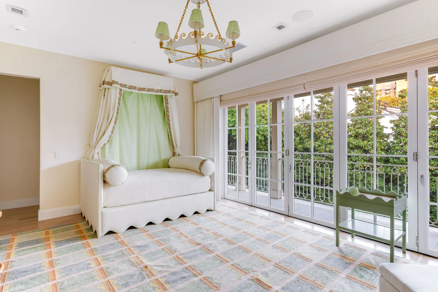 Euclid Residence, bath