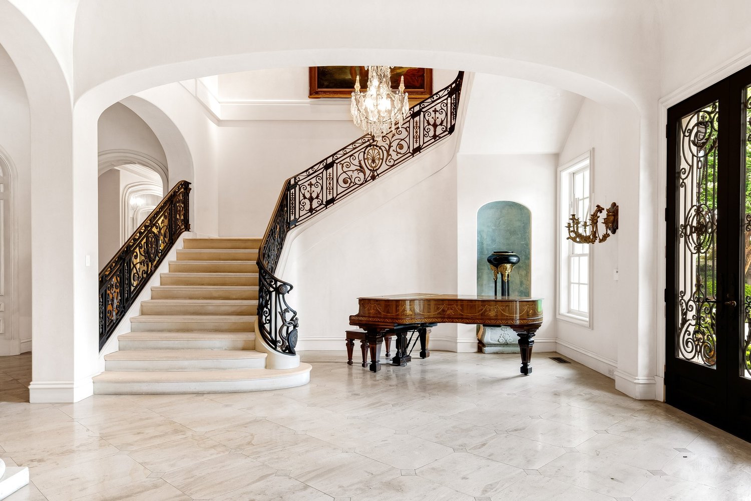 Strait Lane Residence, stair hall