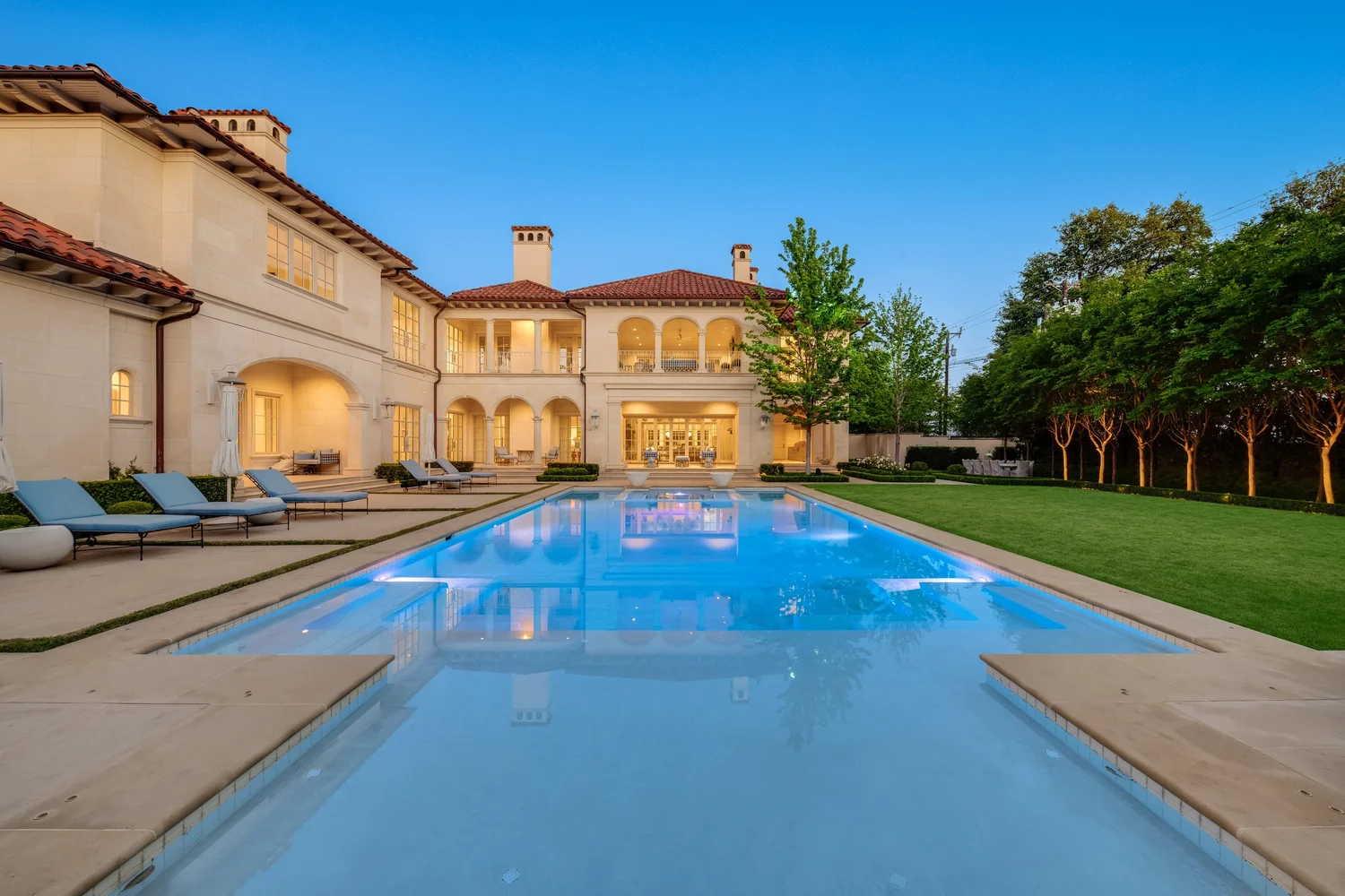 Euclid Residence, pool