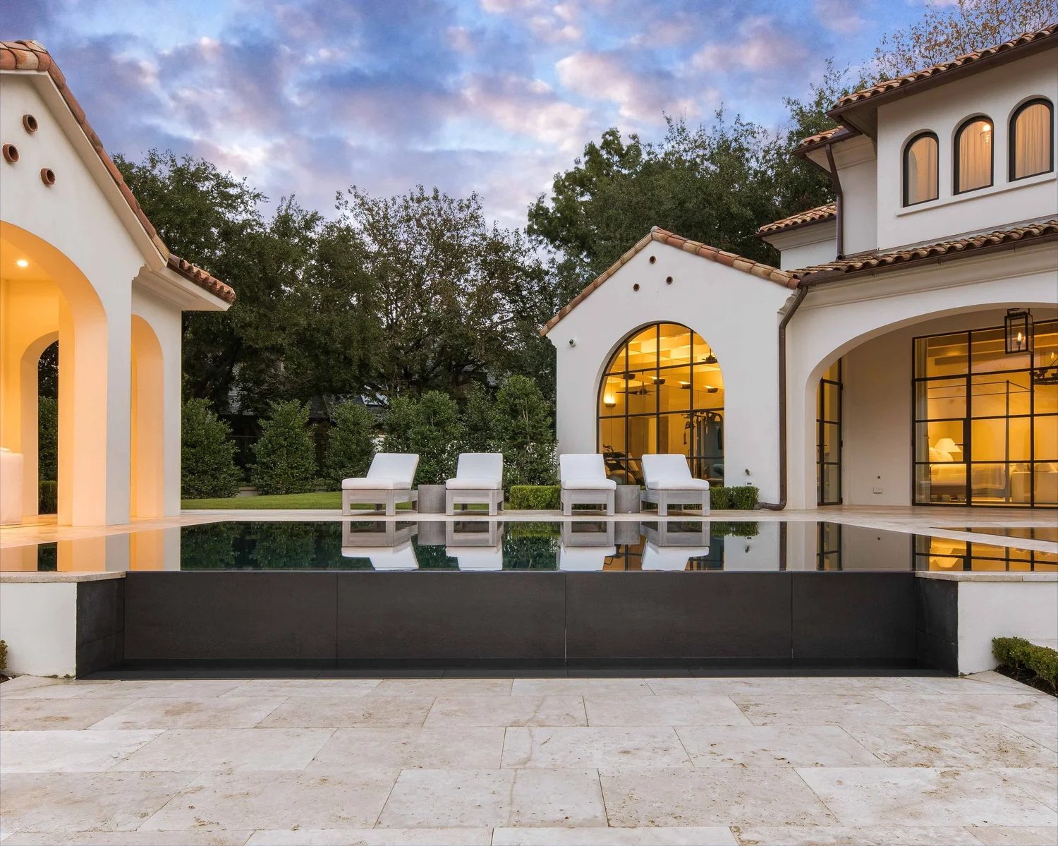 Golf Residence, outdoor living room