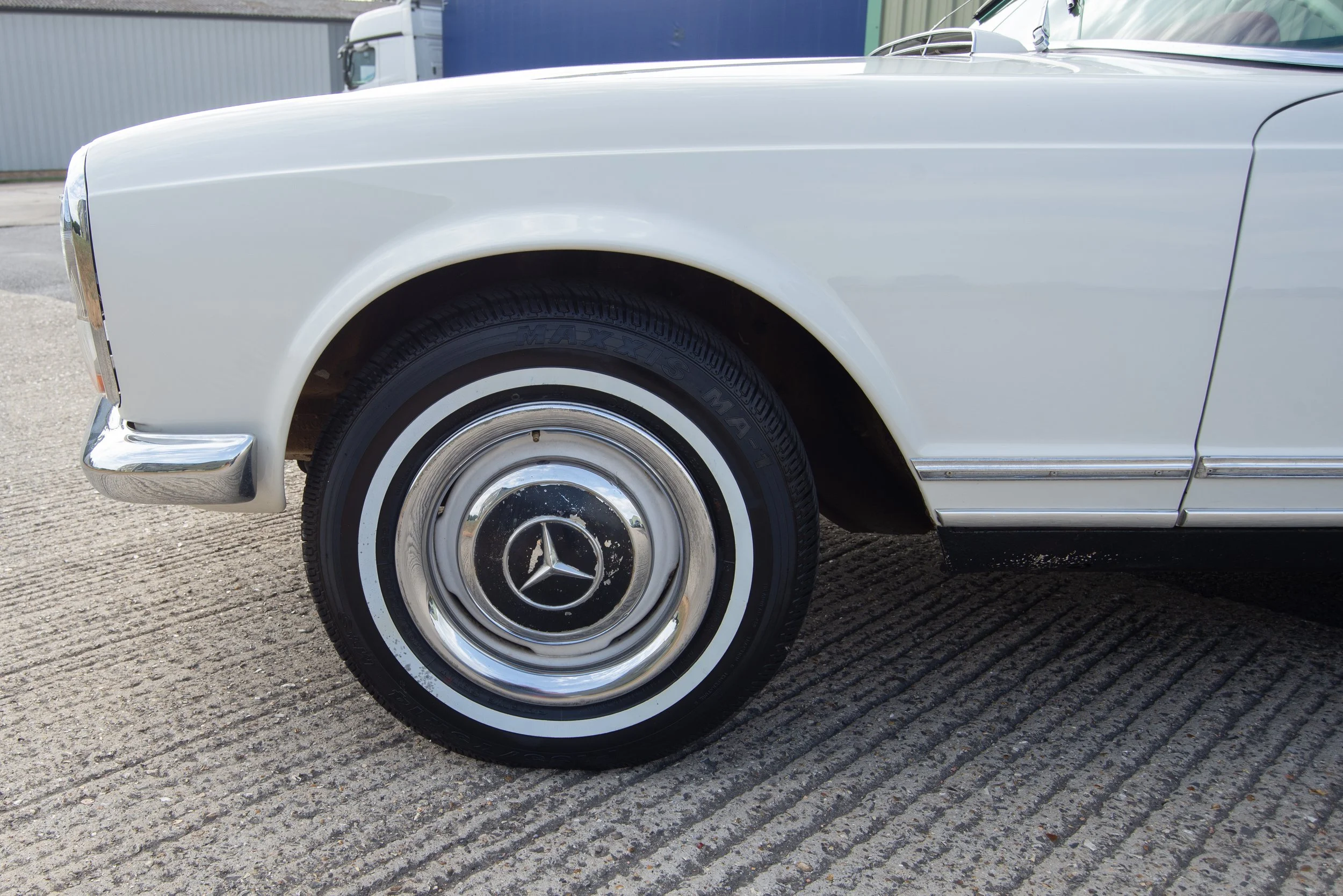 Mercedes 230SL-17.jpg